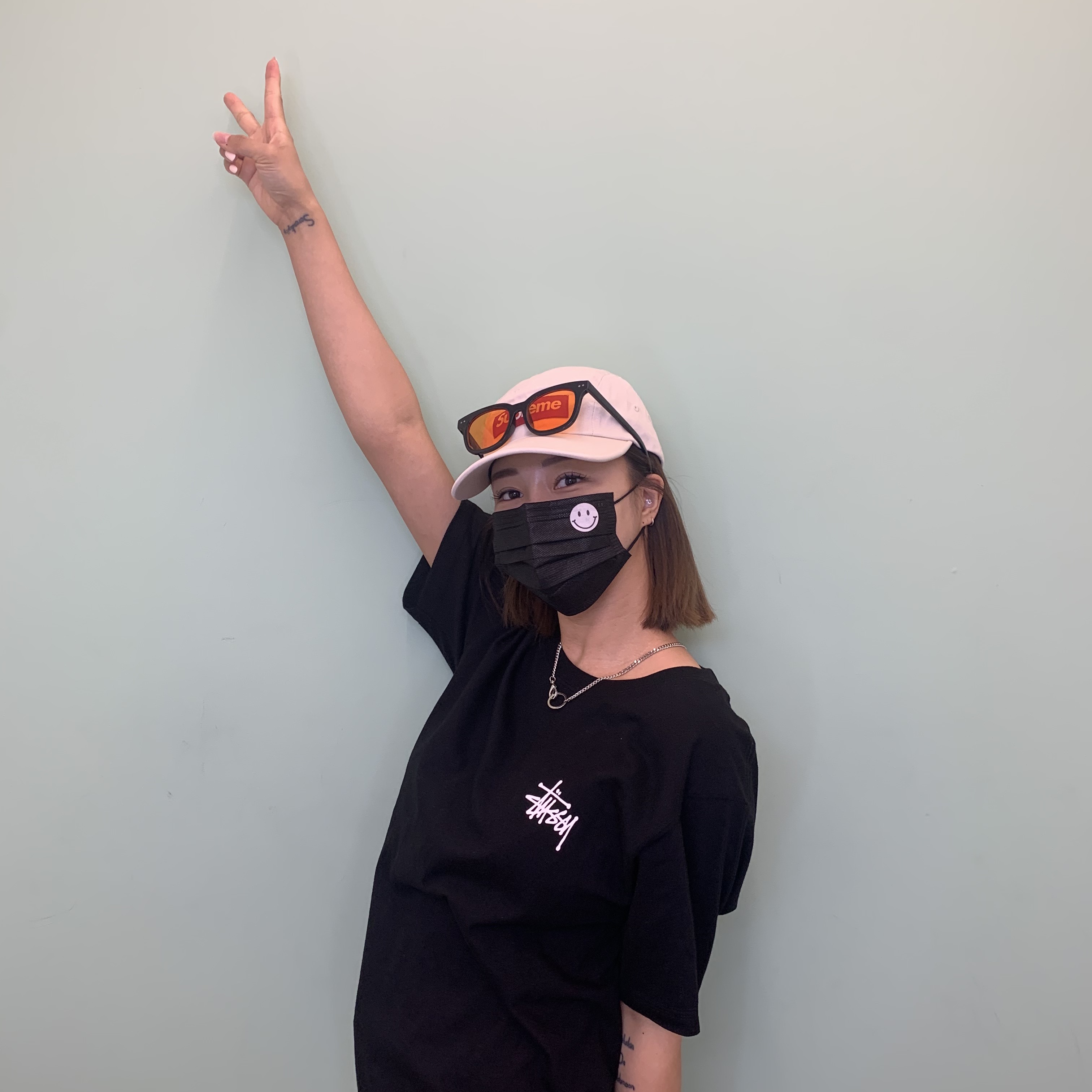 Stussy Basic Stussy T-Shirt Black 2022, Supreme Washed Chino Twill Camp Cap Stone - 22SS 착용 스타일 - 2