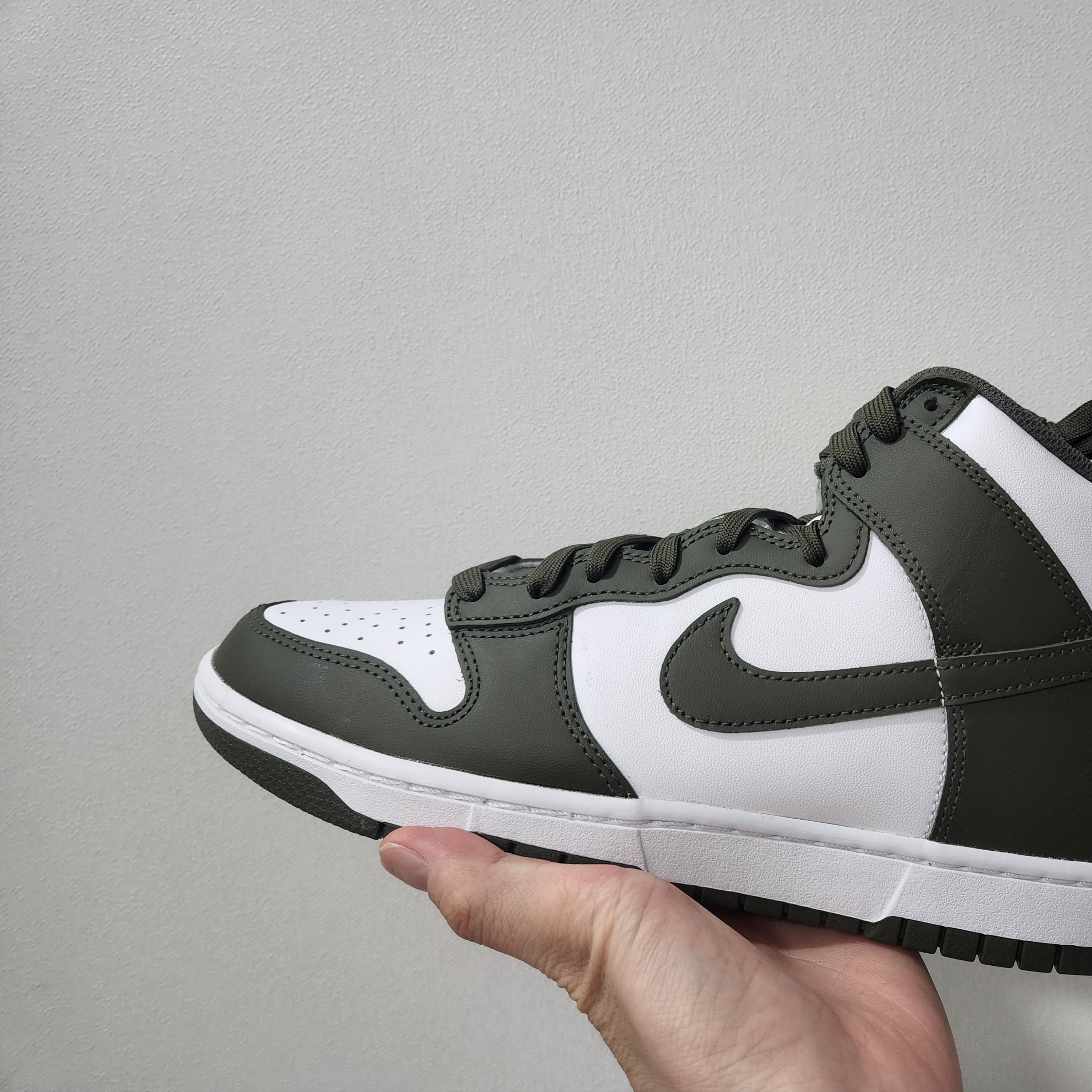 Nike Dunk High Retro Championship Khaki 착용 스타일 - 3
