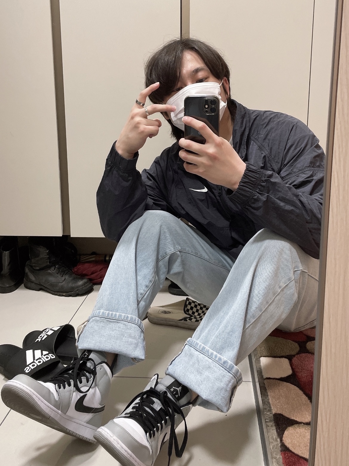 Jordan 1 Mid Light Smoke Grey, Nike x Stussy Windrunner Jacket Off Noir 착용 스타일