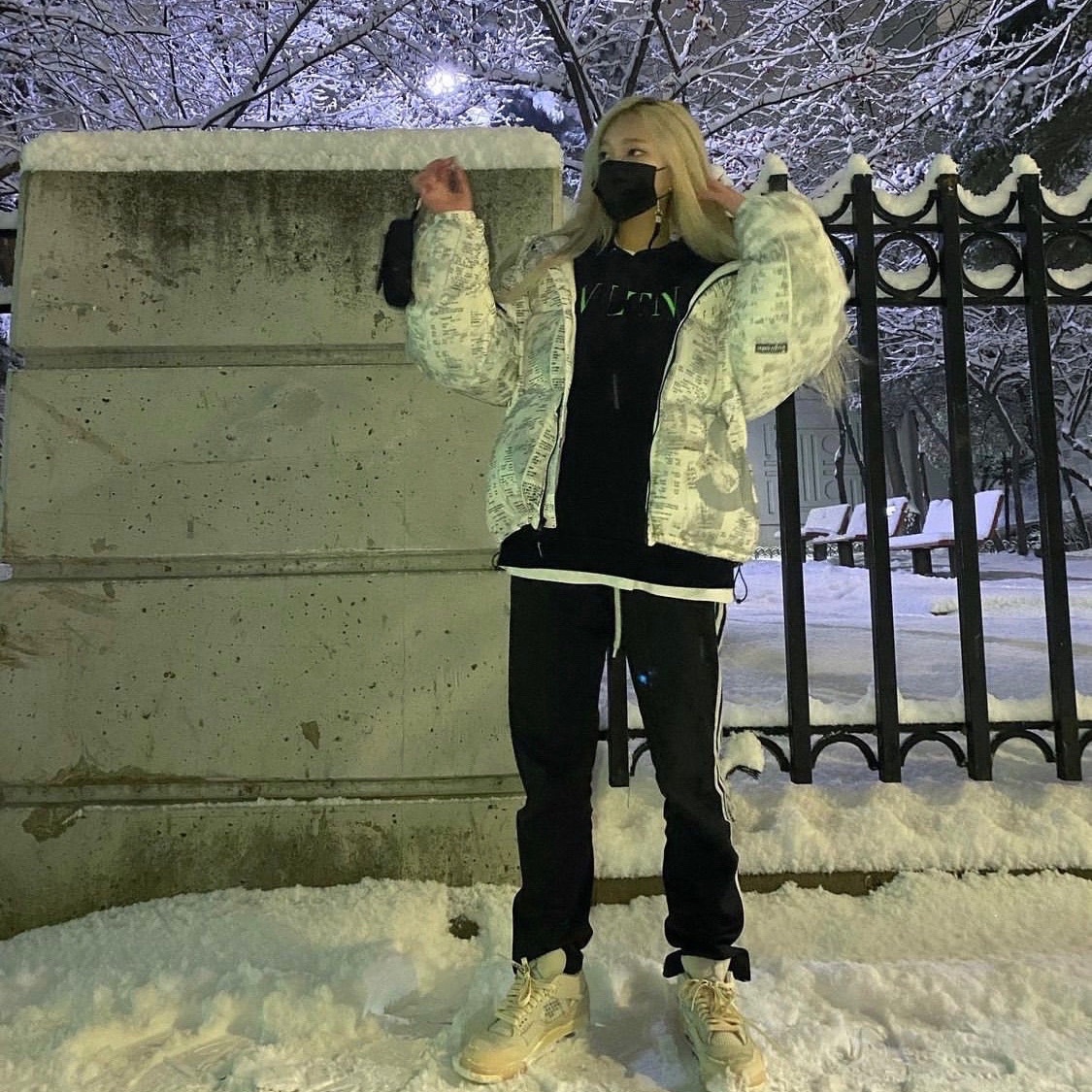 (W) Jordan 4 x Off-White Retro SP Sail 착용 스타일