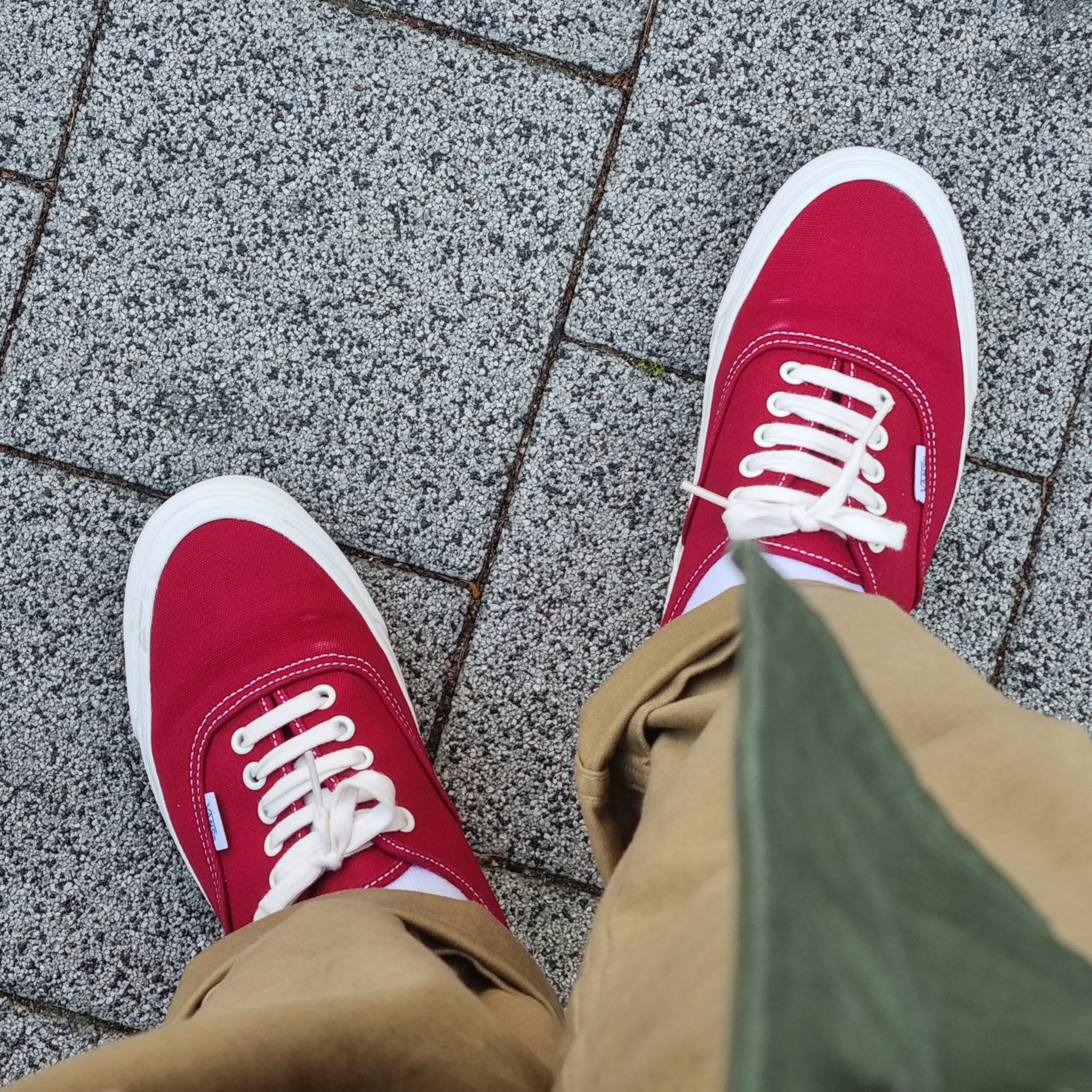 Vans Vault OG Authentic LX Chili Pepper Red 착용 스타일 - 1