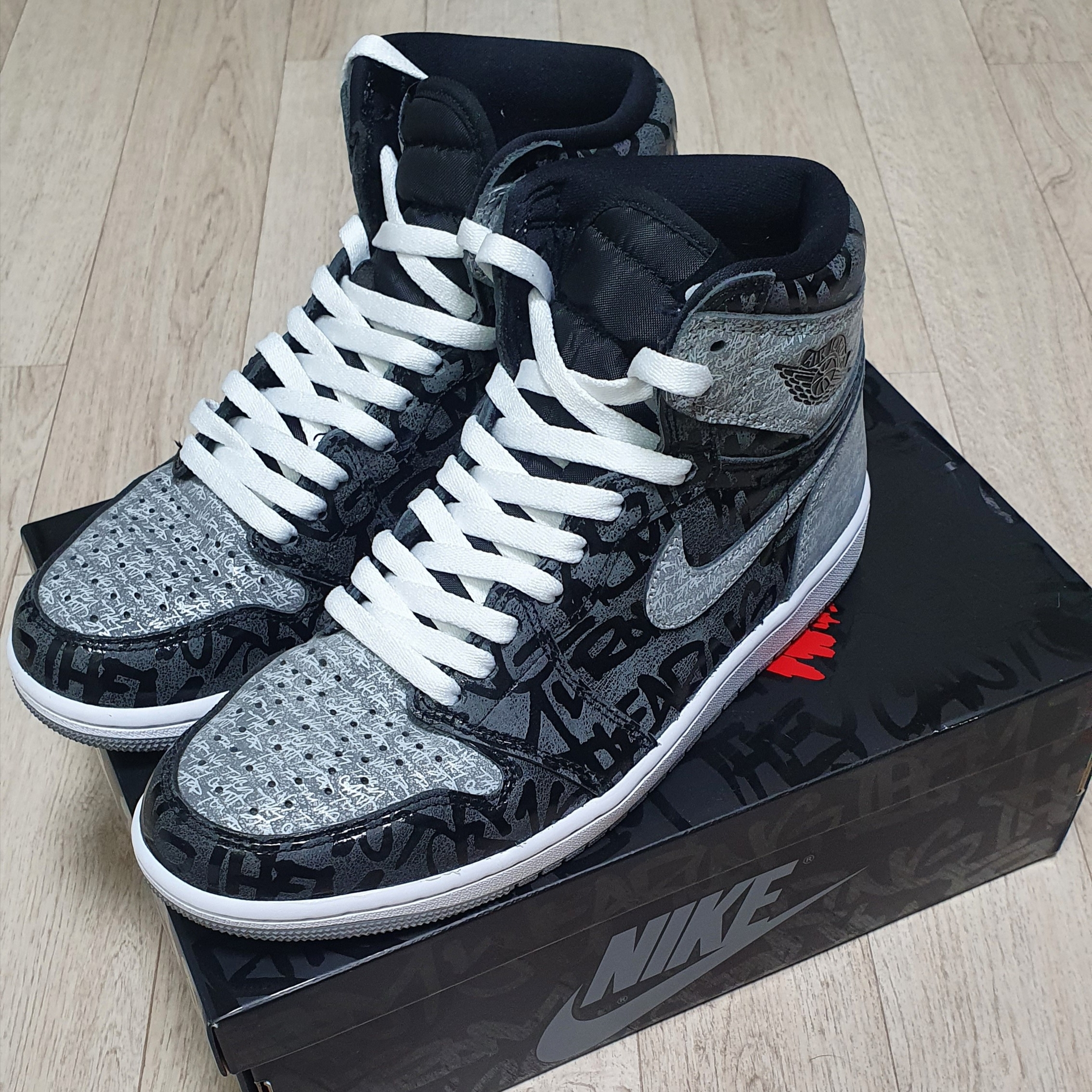 Jordan 1 Retro High OG Rebellionaire 착용 스타일 - 1