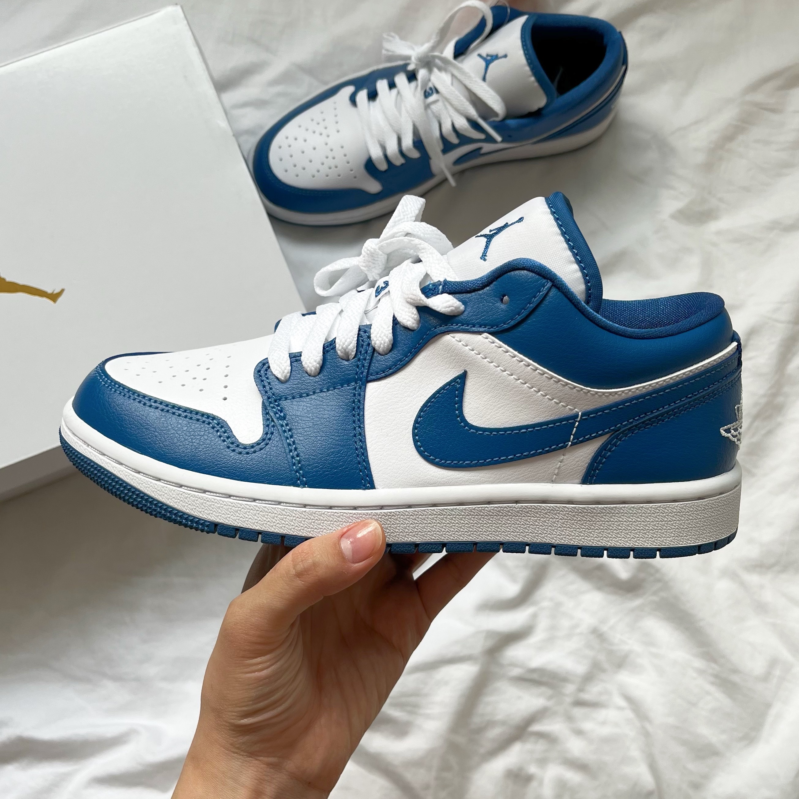(W) Jordan 1 Low White Dark Marina Blue 착용 스타일 - 2