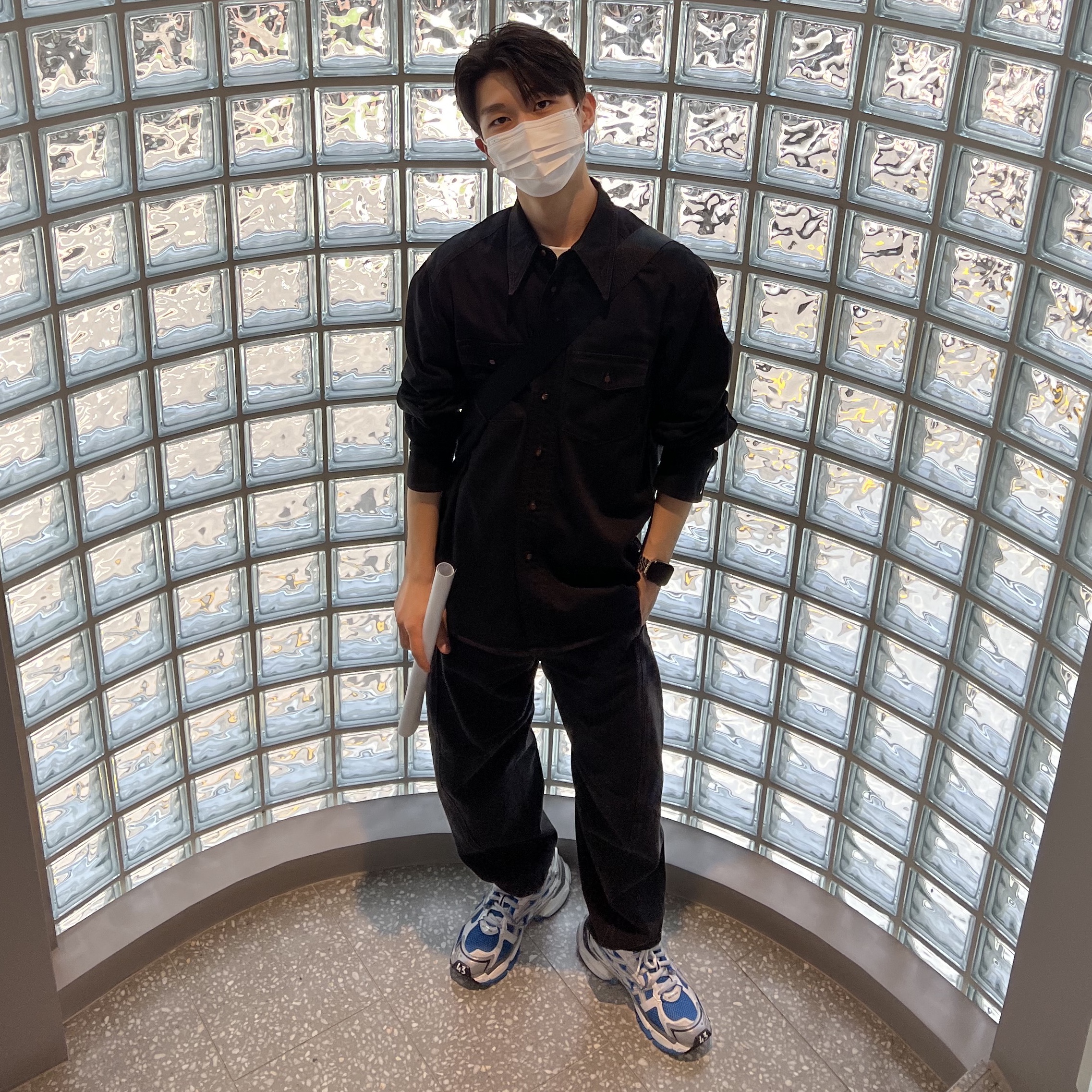 Balenciaga Runner Sneakers Blue White, Telfar Small Shopping Bag Black 착용 스타일 - 2