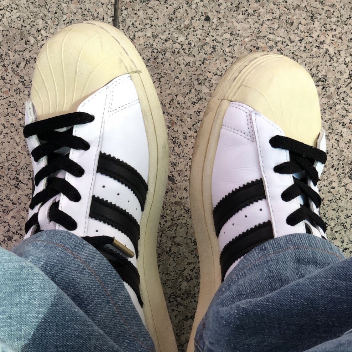 Adidas Superstar Premium White Black 착용 스타일
