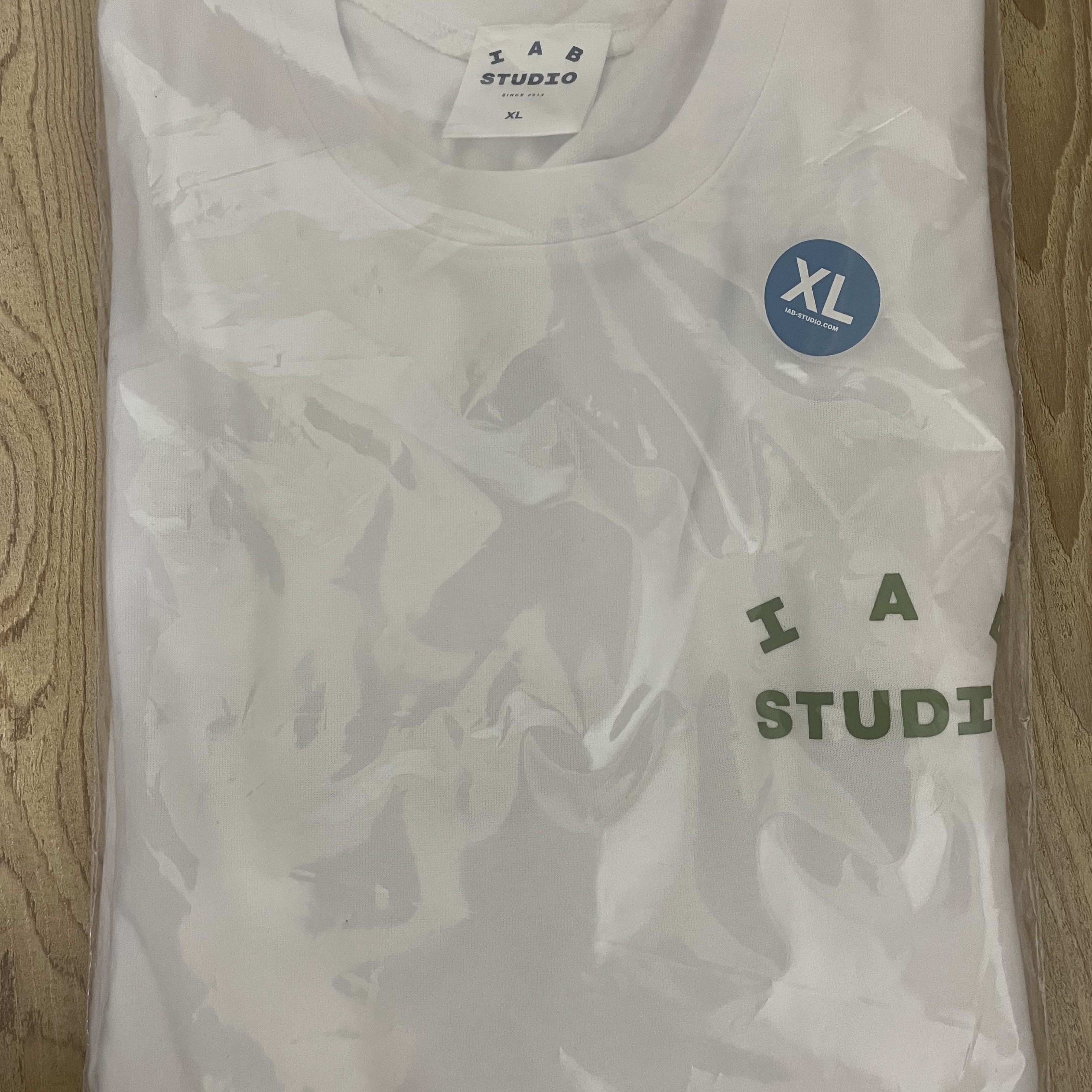IAB Studio T-Shirt White Light Green 착용 스타일