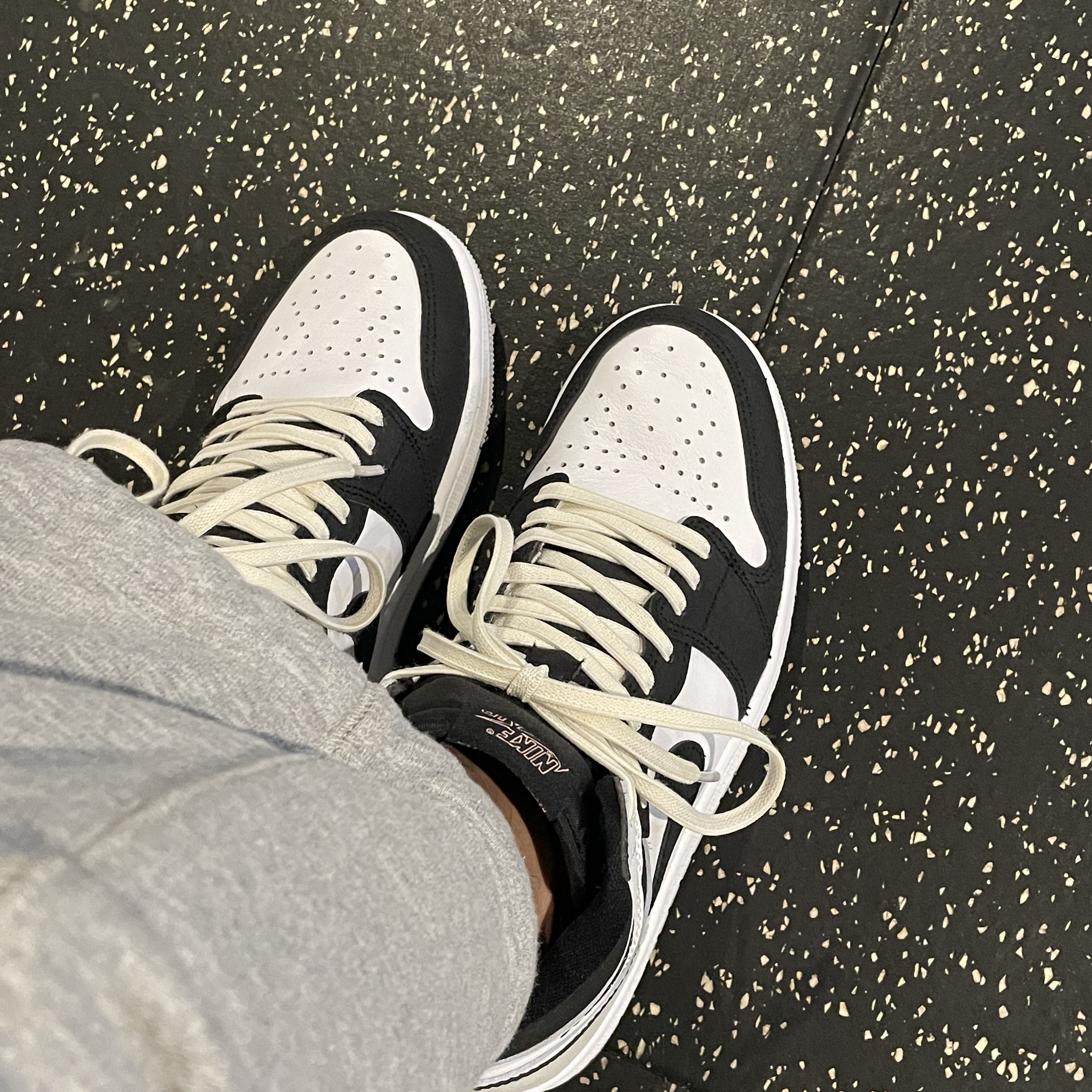 Jordan 1 Retro High OG Bleached Coral, (GS) Jordan 1 Retro High OG Bleached Coral 착용 스타일 - 3