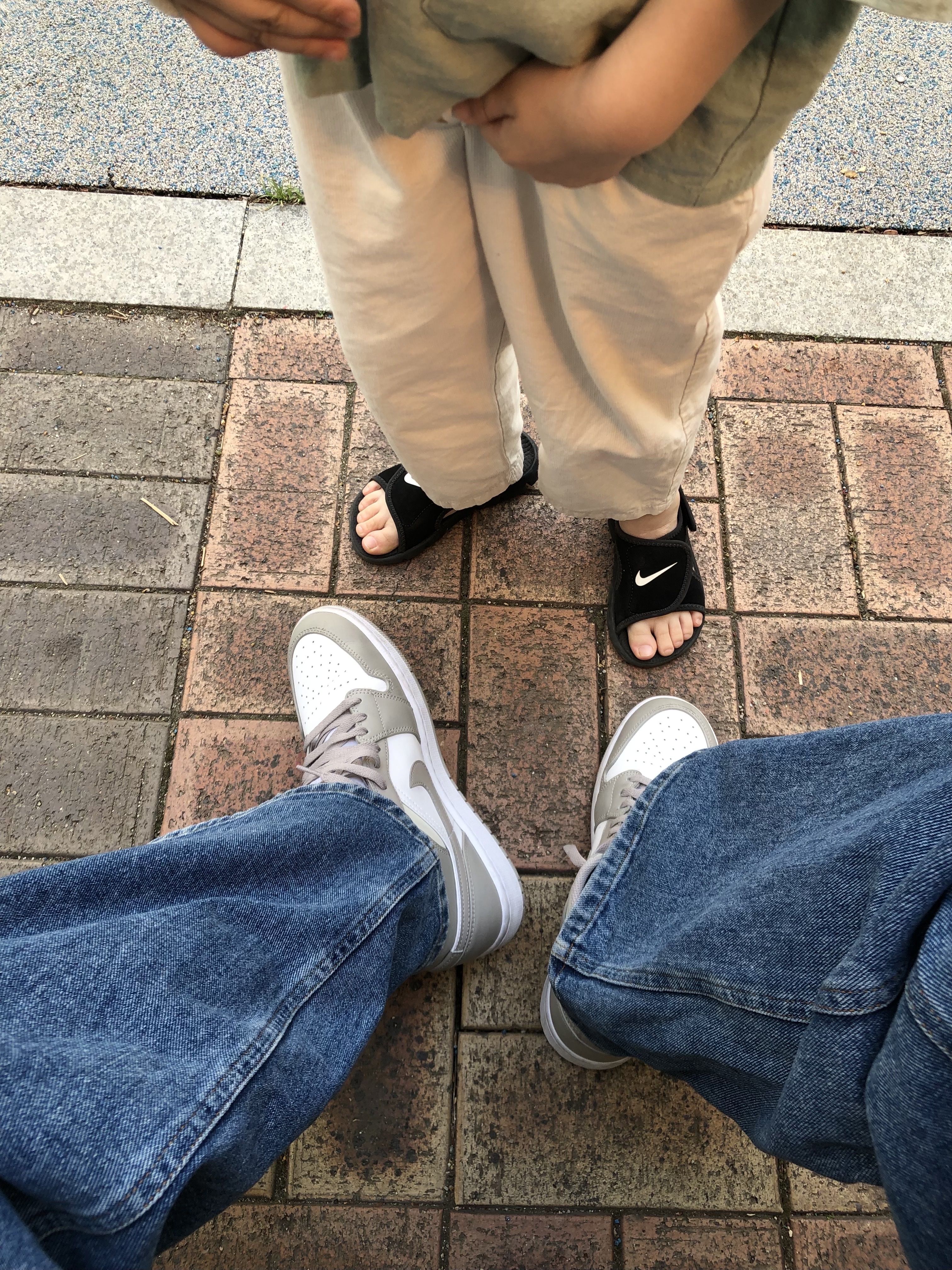 Jordan 1 Mid College Grey 착용 스타일