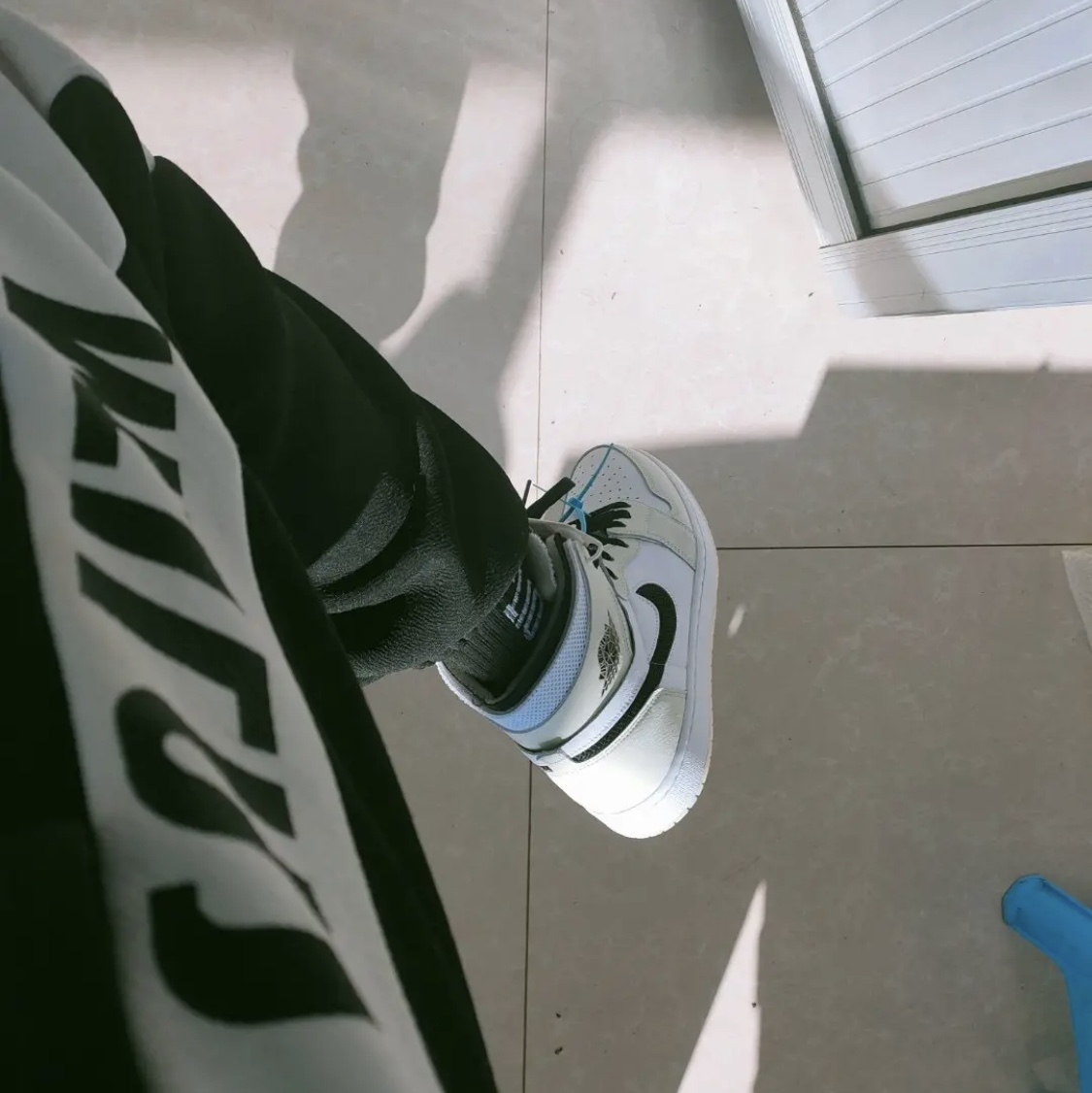 (W) Jordan 1 Zoom Air CMFT Light Bone 착용 스타일
