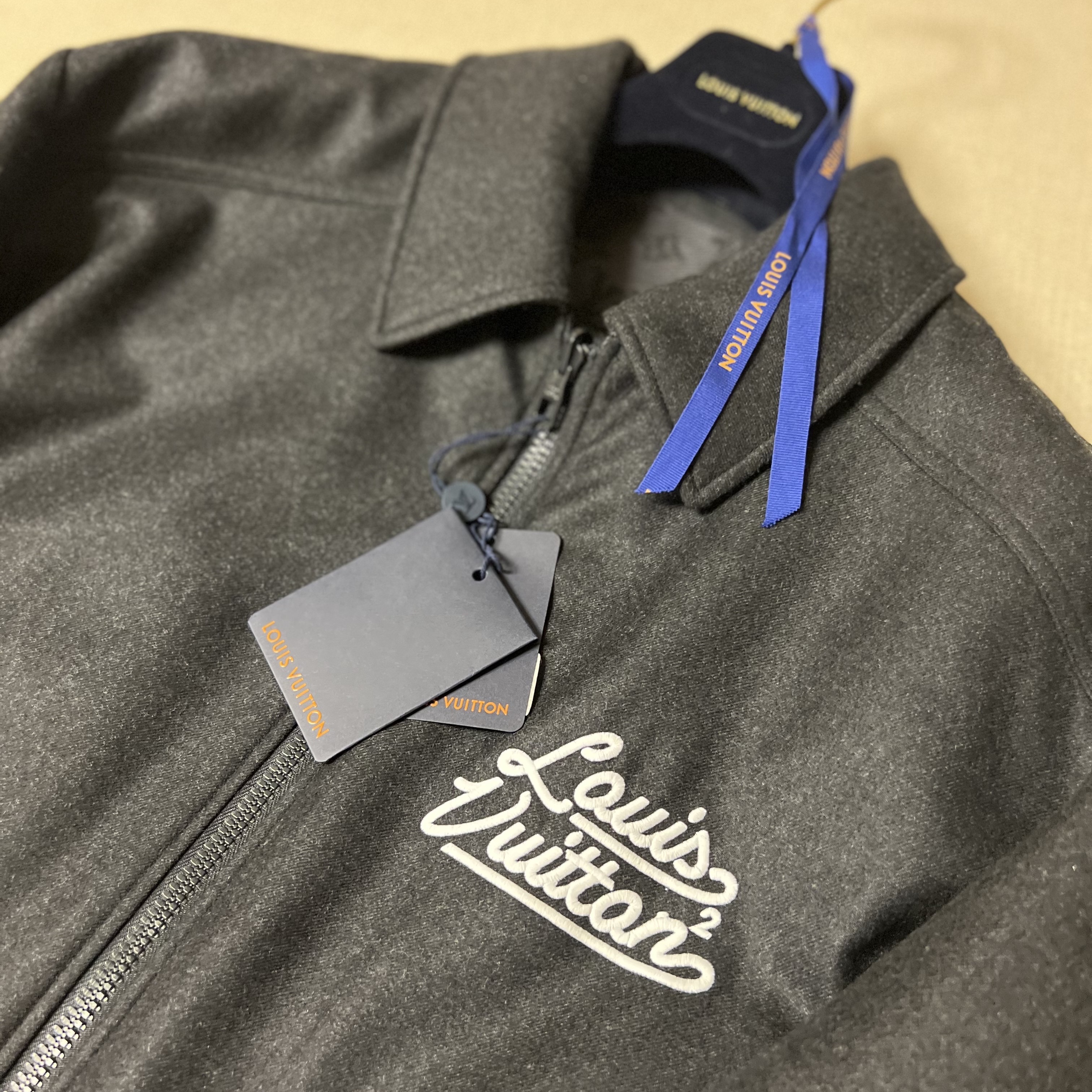 Louis Vuitton x Nigo Reversible Padded Blouson Deep Grey 착용 스타일 - 2