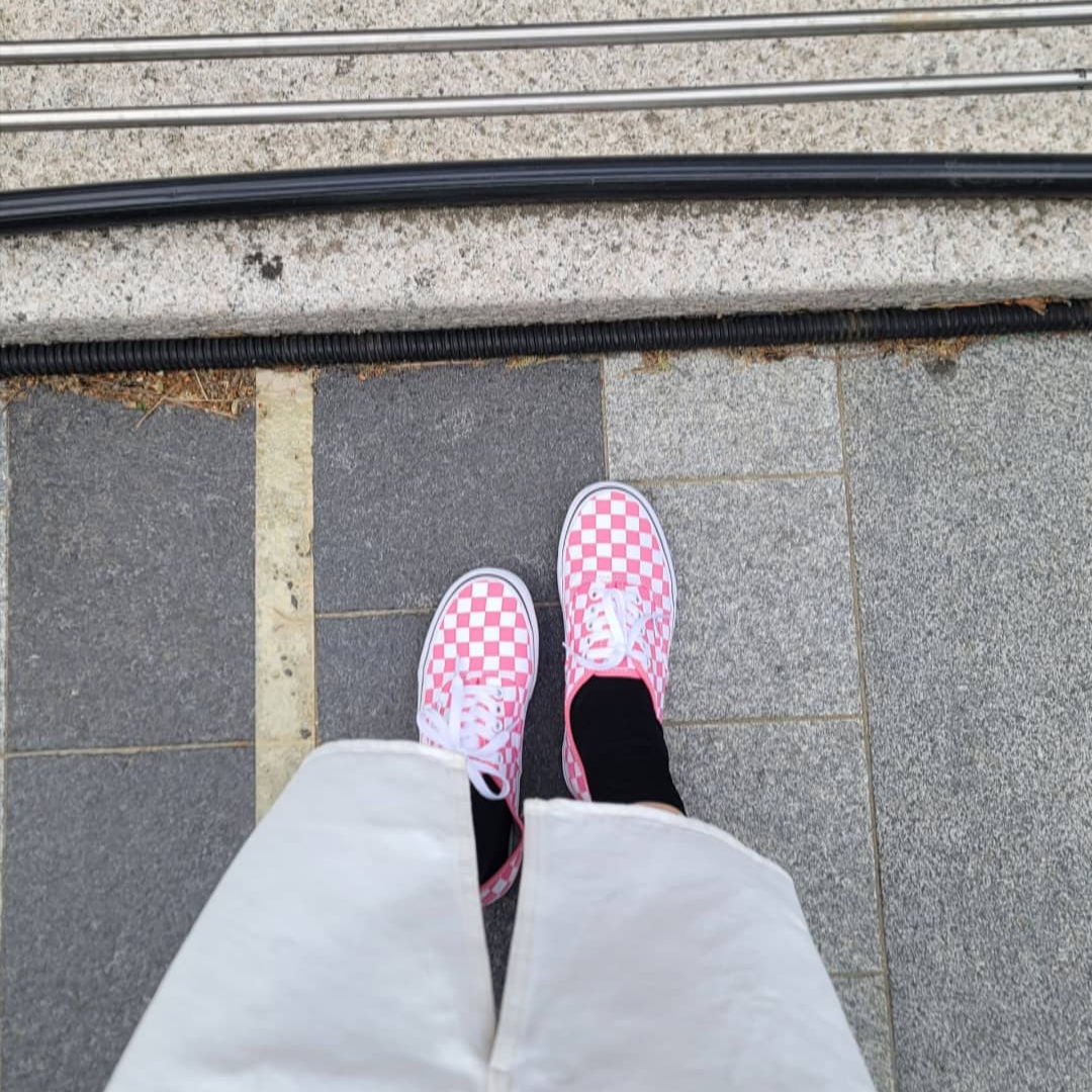 Vans Authentic Golden Coast Checkerboard 착용 스타일