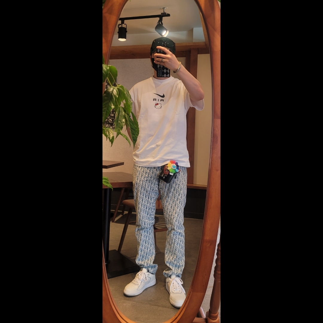 Dior B27 Low-Top Sneakers White Grey, Nike x Hello Kitty NRG Air T-Shirt White - Asia 착용 스타일