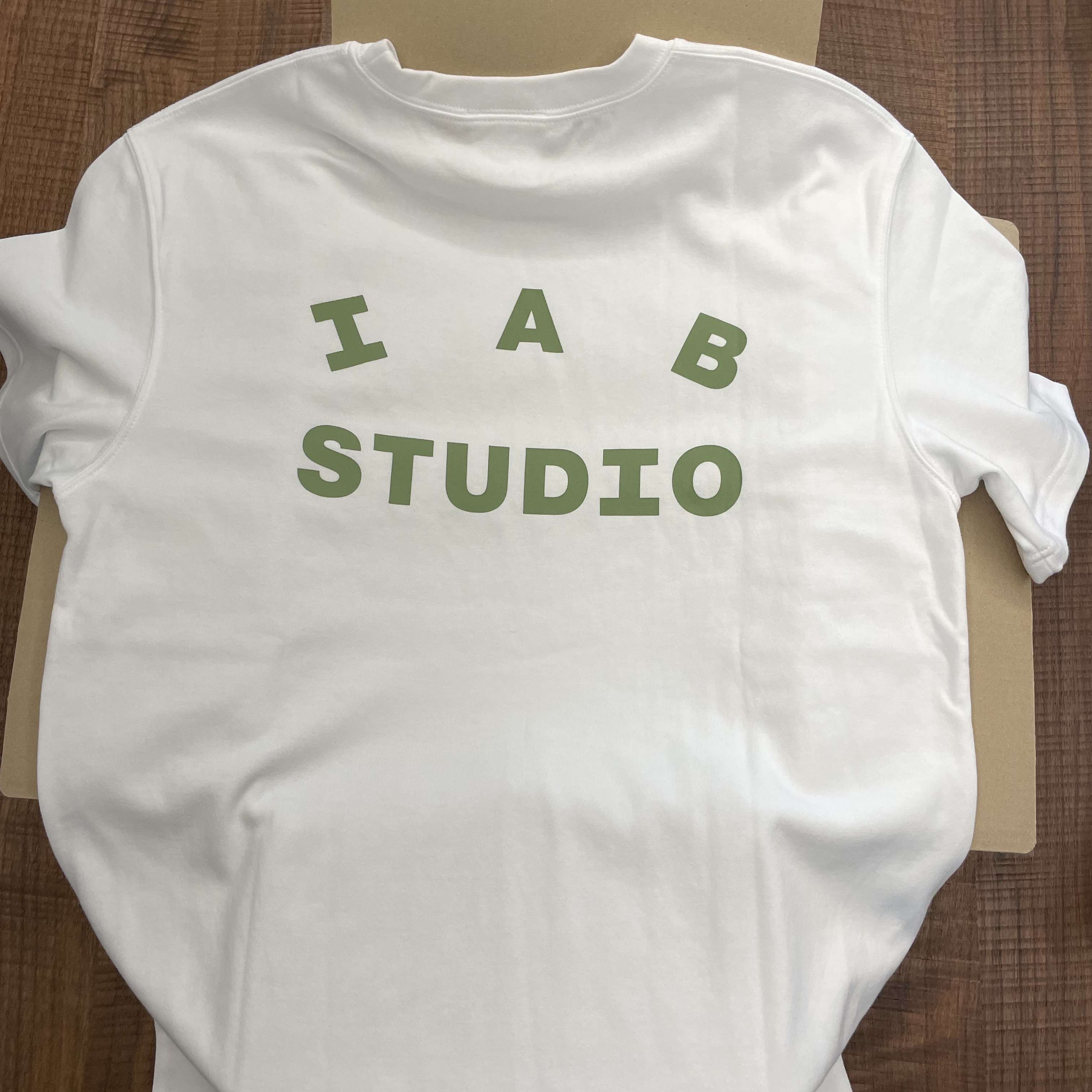 IAB Studio T-Shirt White Light Green 착용 스타일
