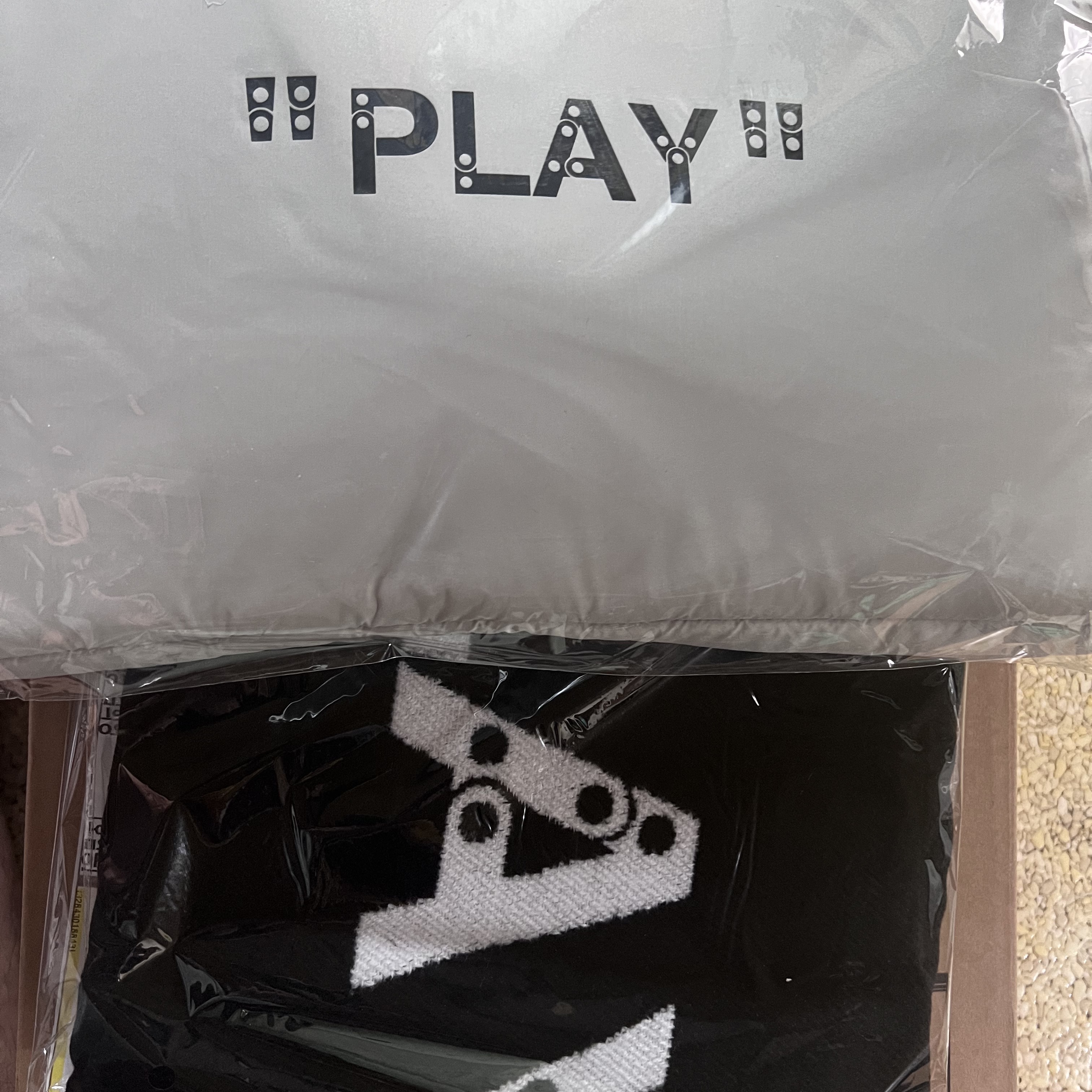 Off-White x Amore Pacific Play Kit 착용 스타일