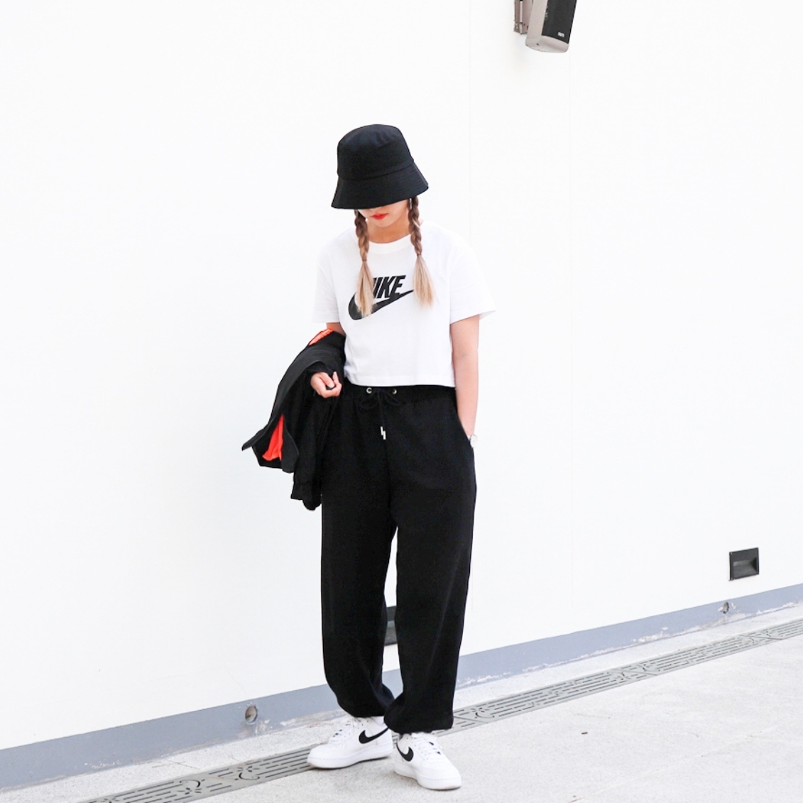 (W) Nike Air Force 1 '07 Low White Black, (W) Nike NSW Essential Crop Short Sleeve T-Shirt White - Asia 착용 스타일