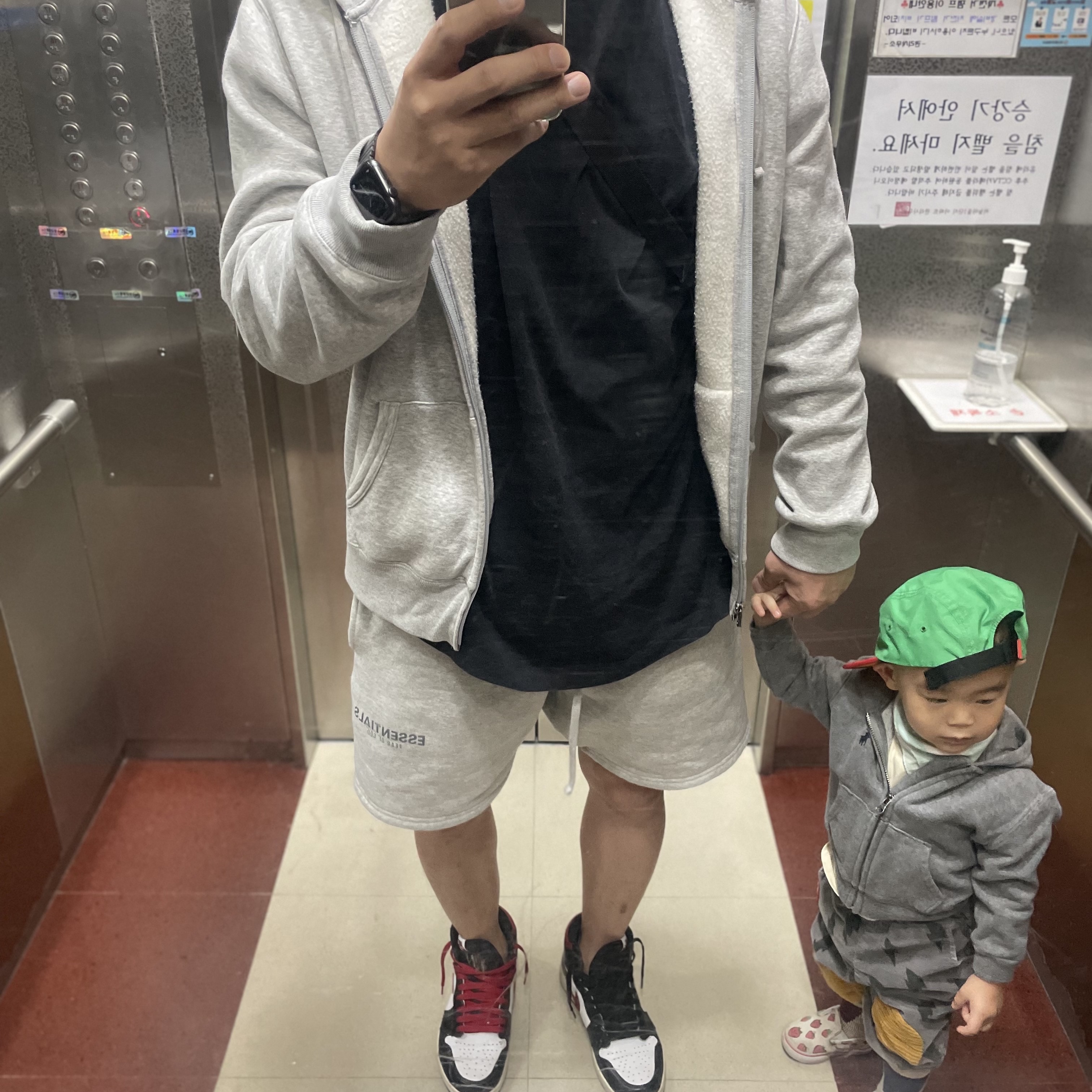 Jordan 1 Retro High OG Gym Red, Essentials Fleece Shorts Heather Grey - 20FW 착용 스타일