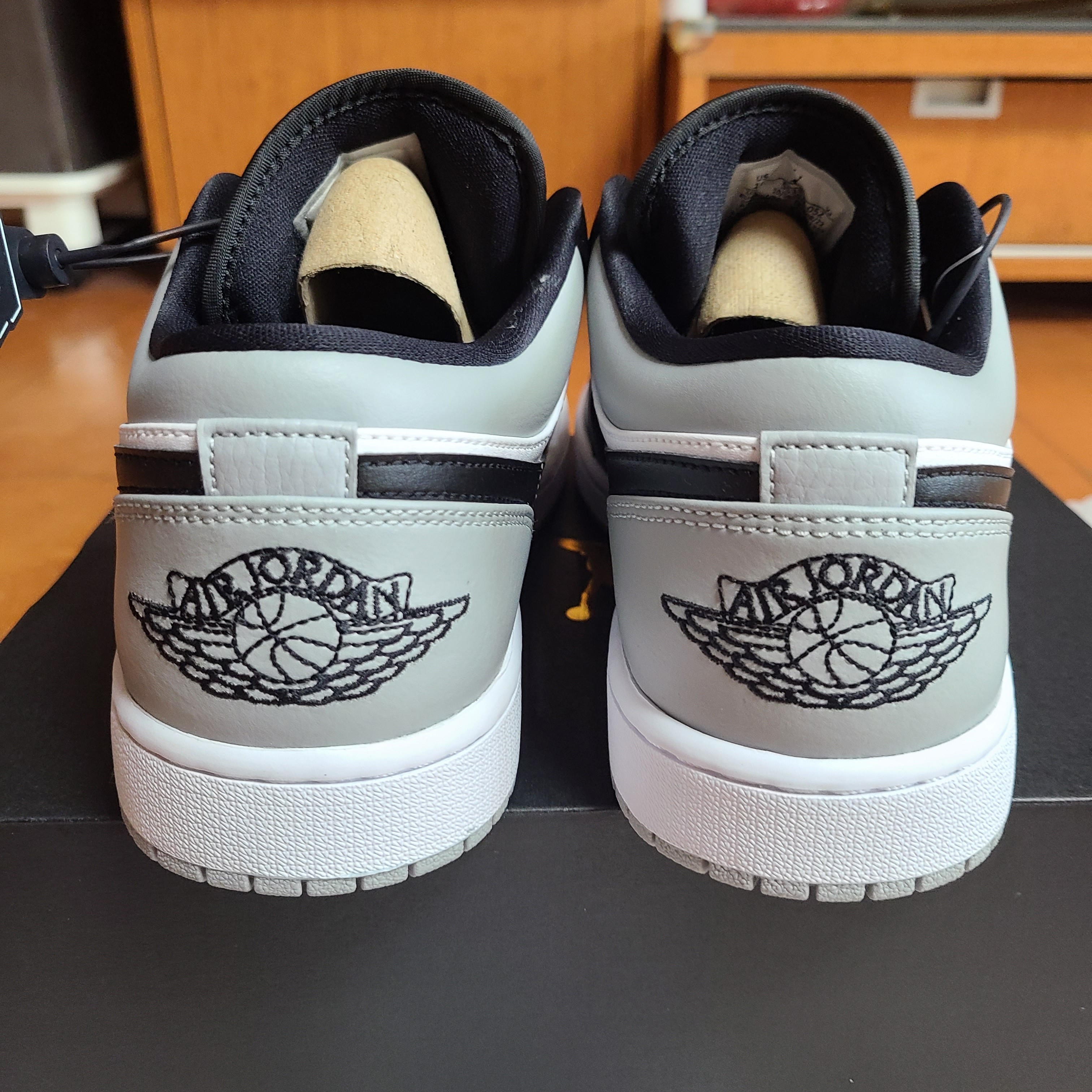 Jordan 1 Low Light Smoke Grey Black 착용 스타일 - 3