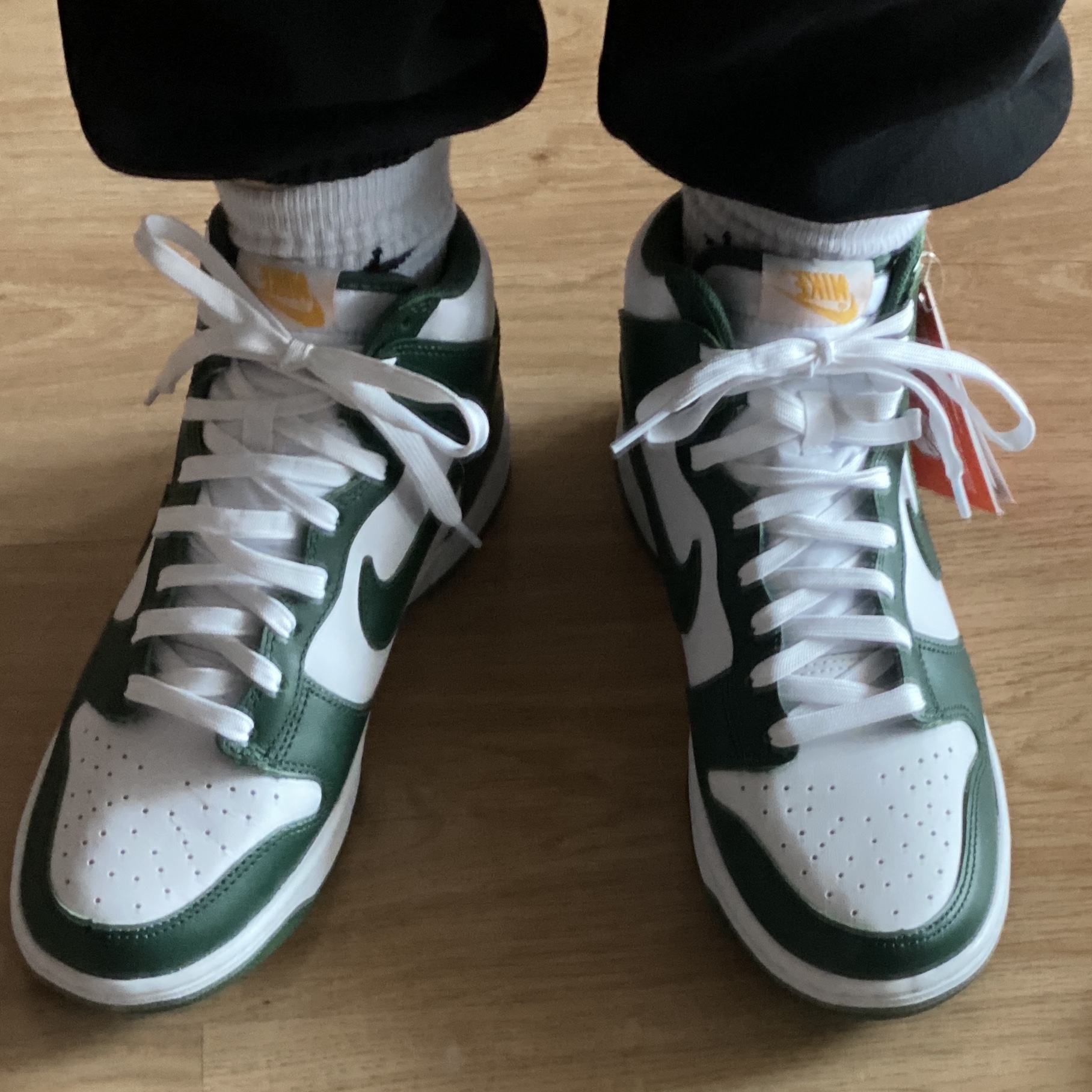 Nike Dunk High Retro Noble Green 착용 스타일 - 4