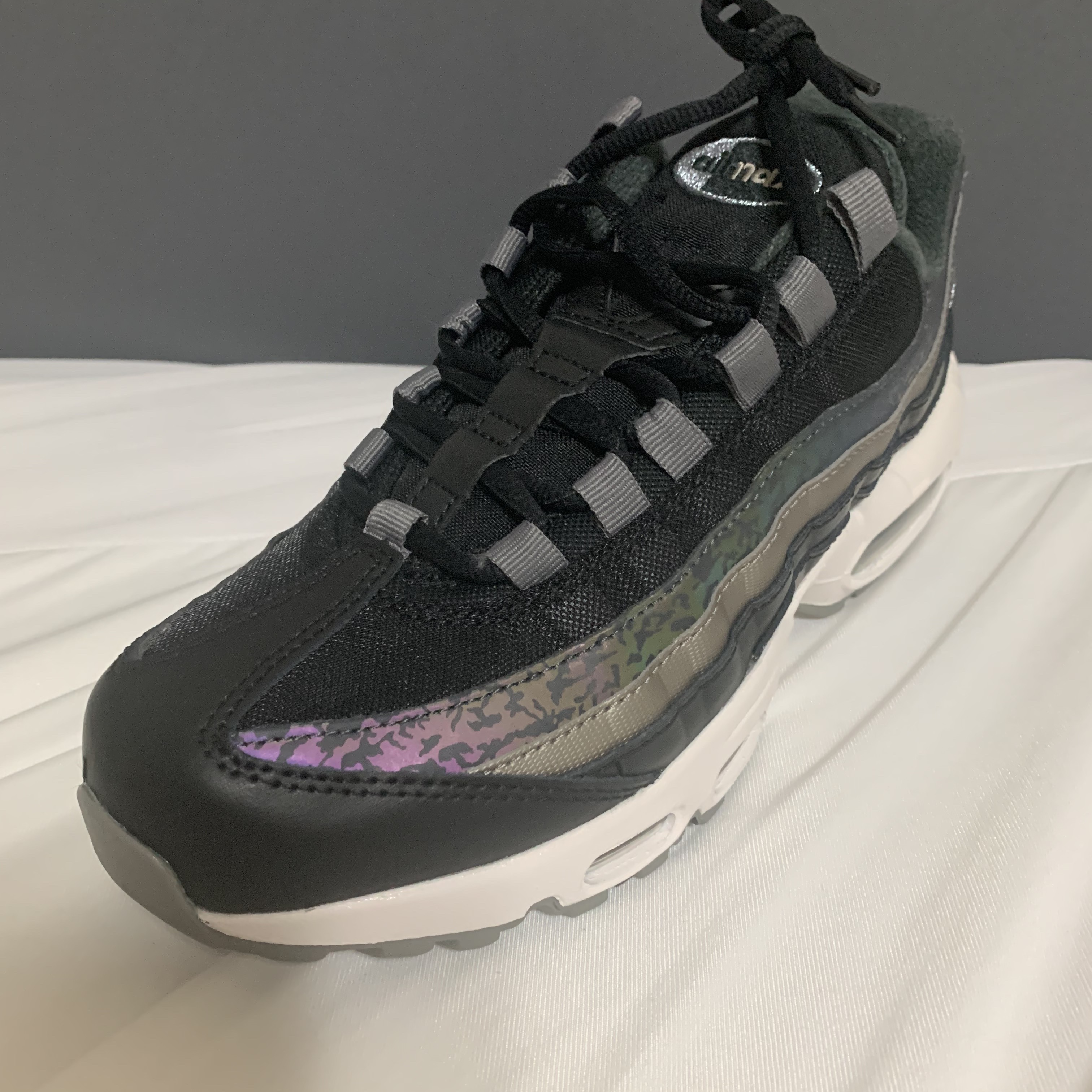 (W) Nike Air Max 95 Black Metallic Pewter 착용 스타일 - 1