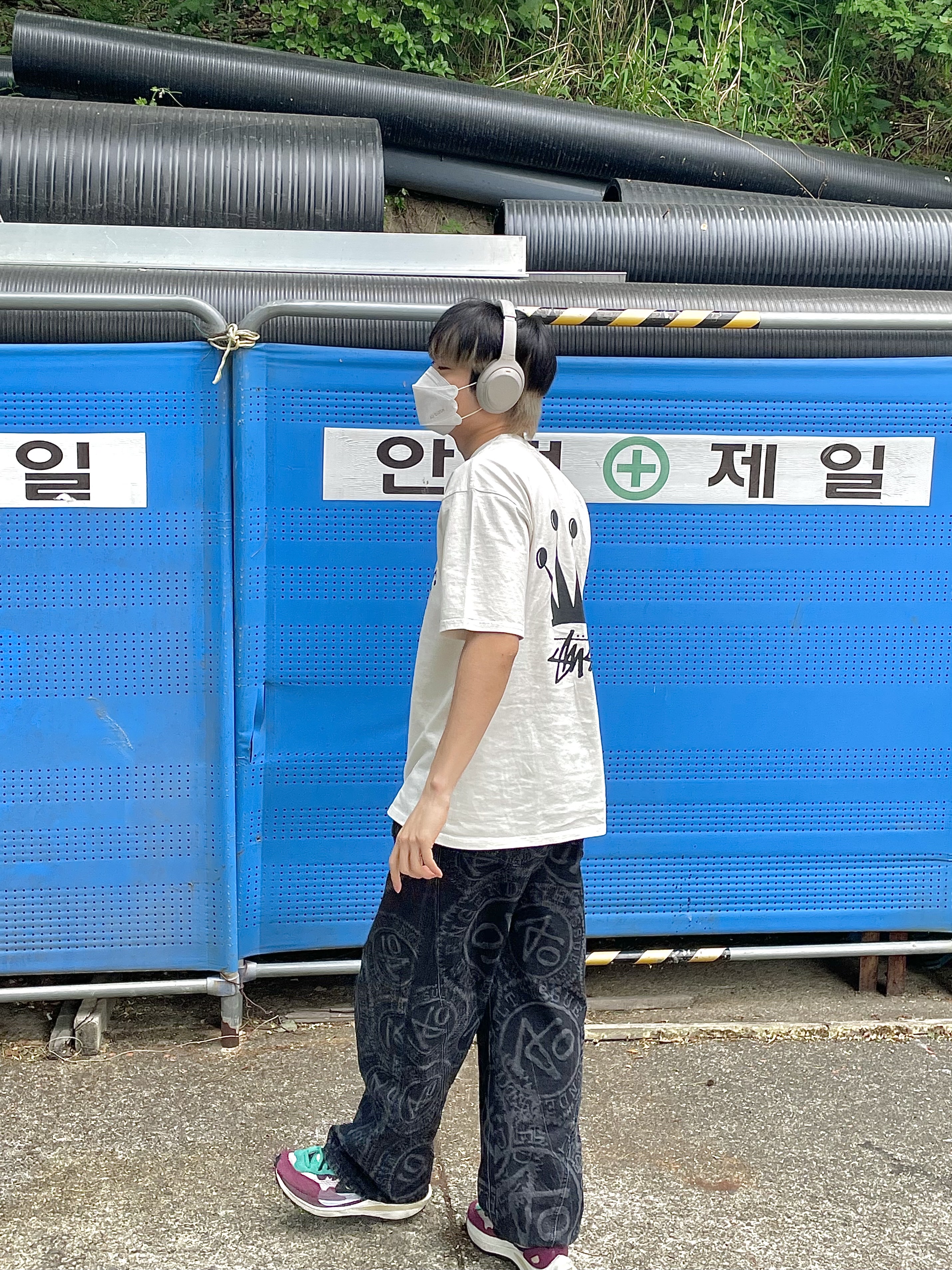 Sony WH-1000XM4 Platinum Silver (Korean Ver.), Stussy Regal Crown T-Shirt Natural 착용 스타일 - 1