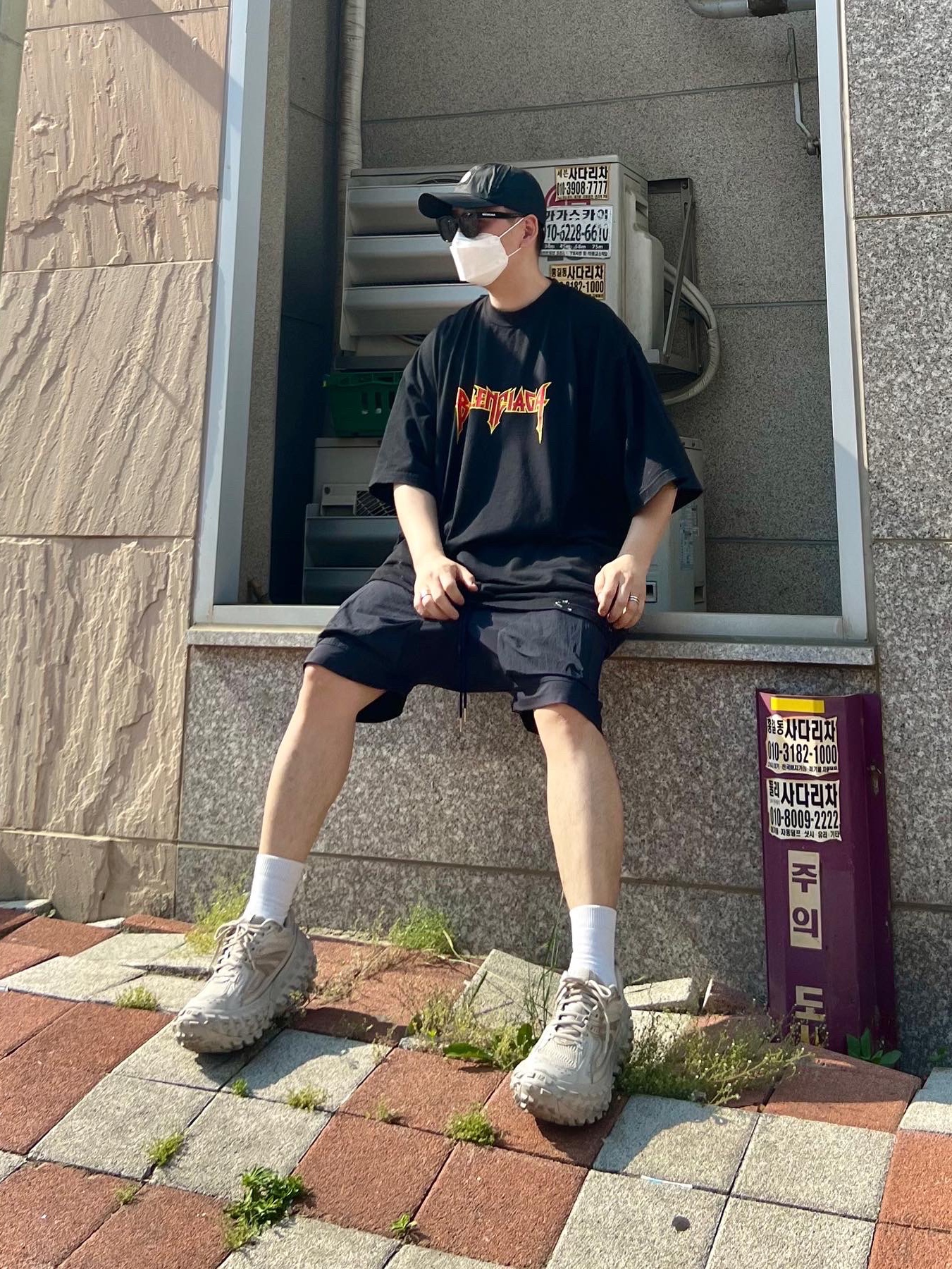 Supreme x Stone Island Painted Camo Nylon 6-Panel Black - 20FW, Balenciaga Defender Sneakers Beige 착용 스타일 - 2