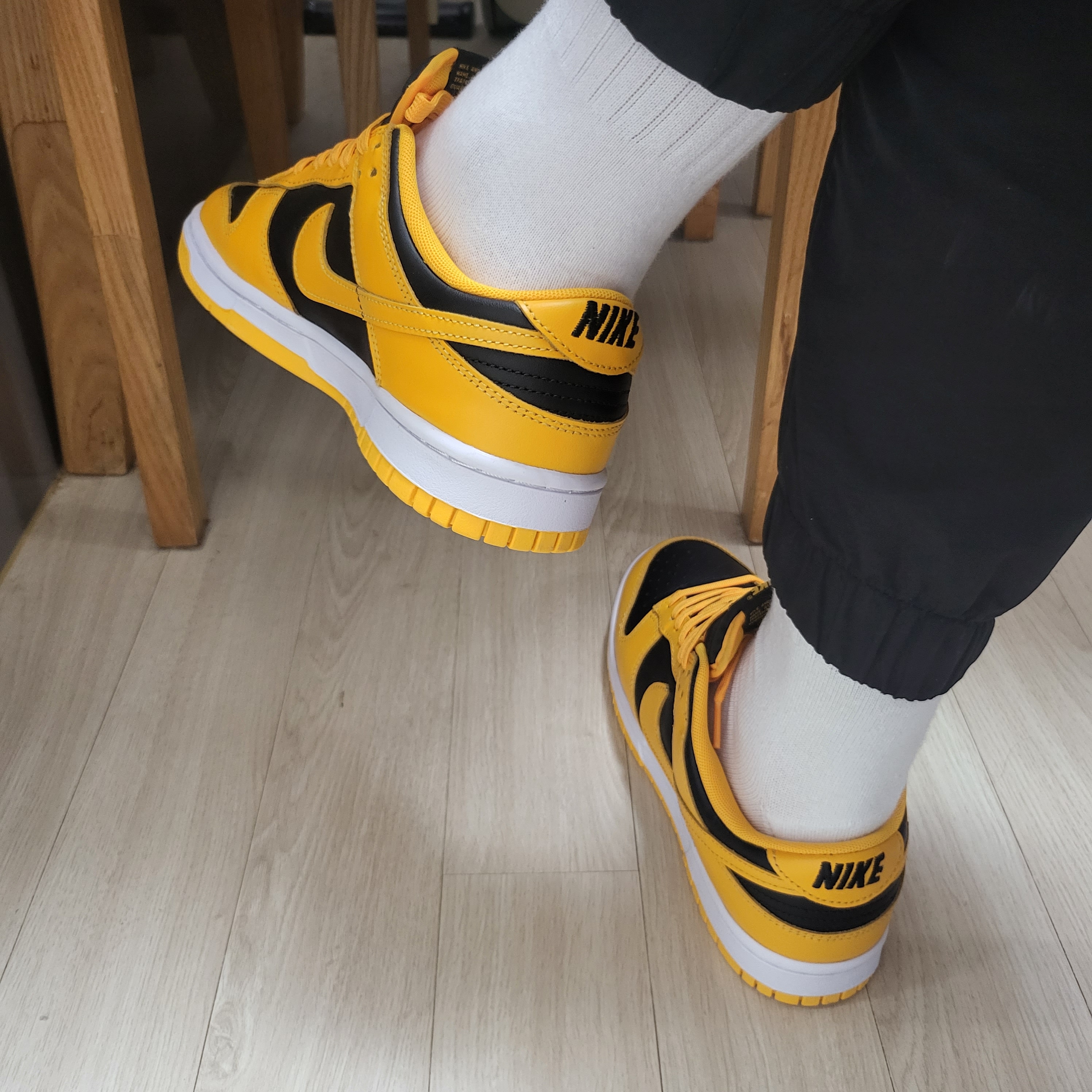 Nike Dunk Low Retro Championship Goldenrod 착용 스타일 - 2