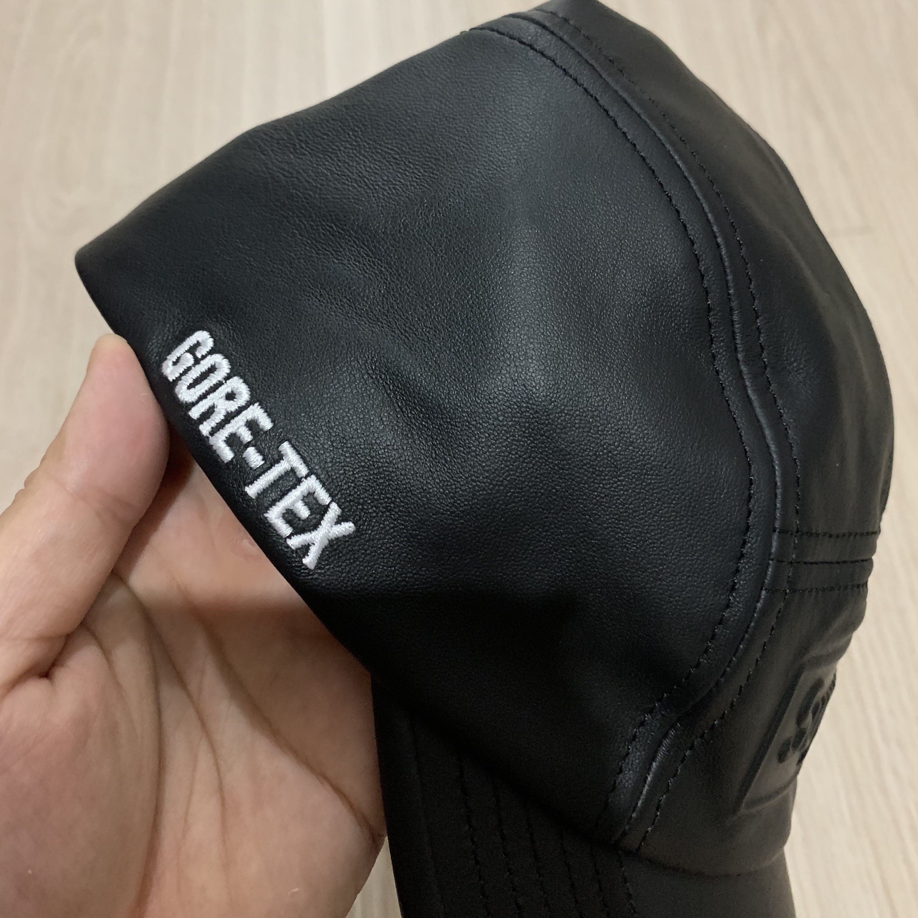 Supreme Gore-Tex Leather Camp Cap Black - 22SS 착용 스타일 - 2