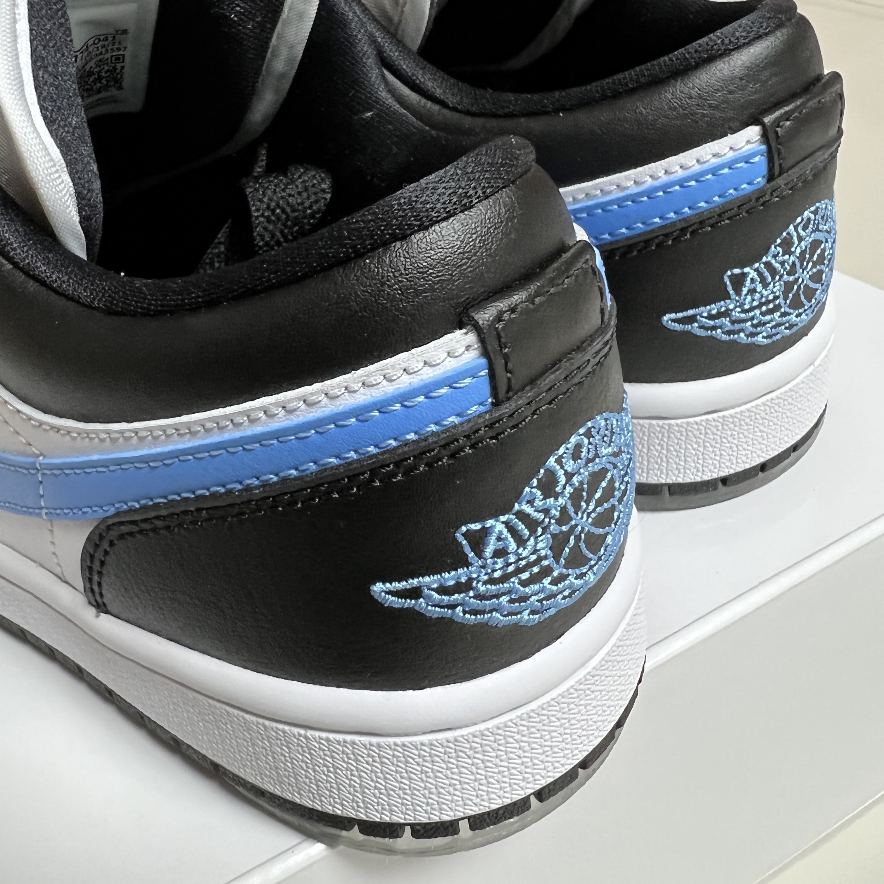 (W) Jordan 1 Low Black University Blue 착용 스타일