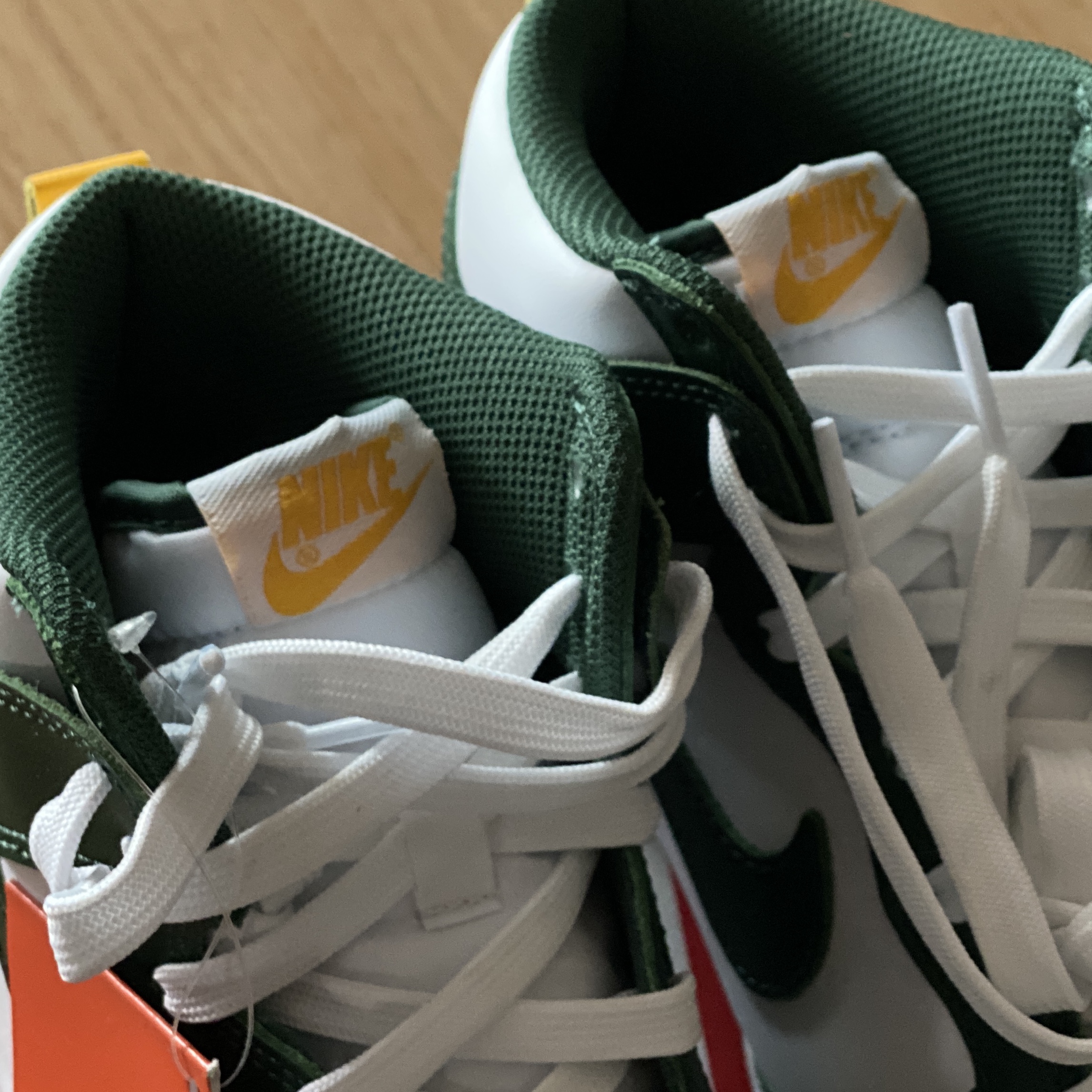 Nike Dunk High Retro Noble Green 착용 스타일 - 3