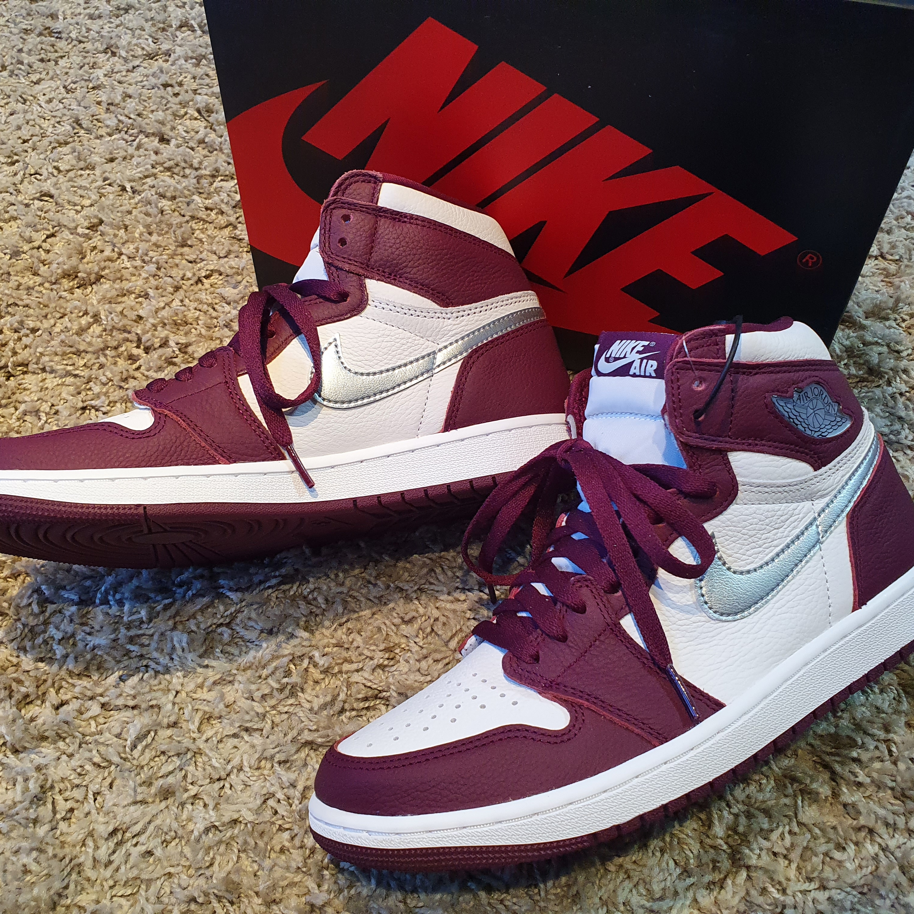 Jordan 1 Retro High OG Bordeaux 착용 스타일 - 1