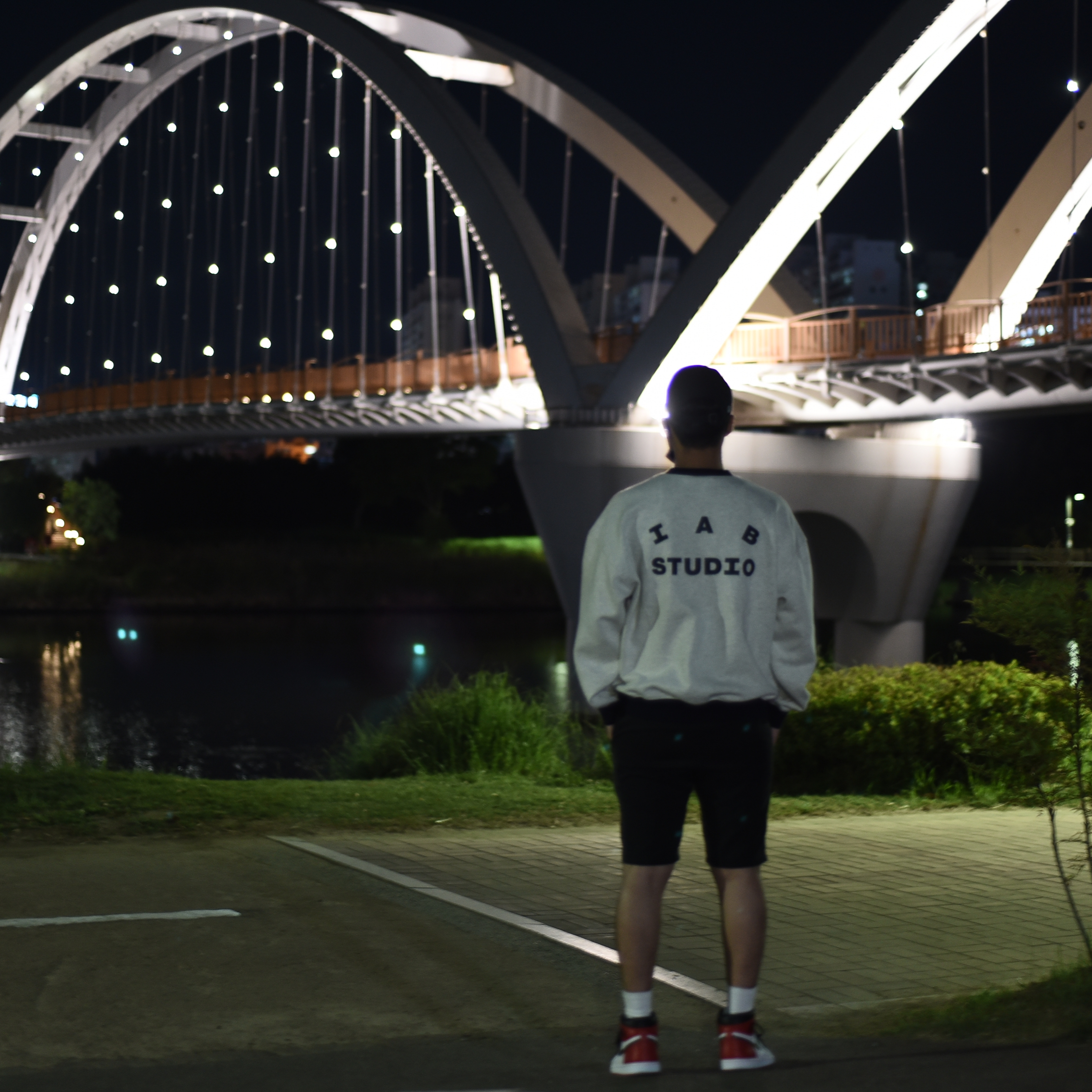 IAB Studio Sweatshirt Oatmeal Navy, Jordan 1 Retro High OG Heritage 착용 스타일 - 1