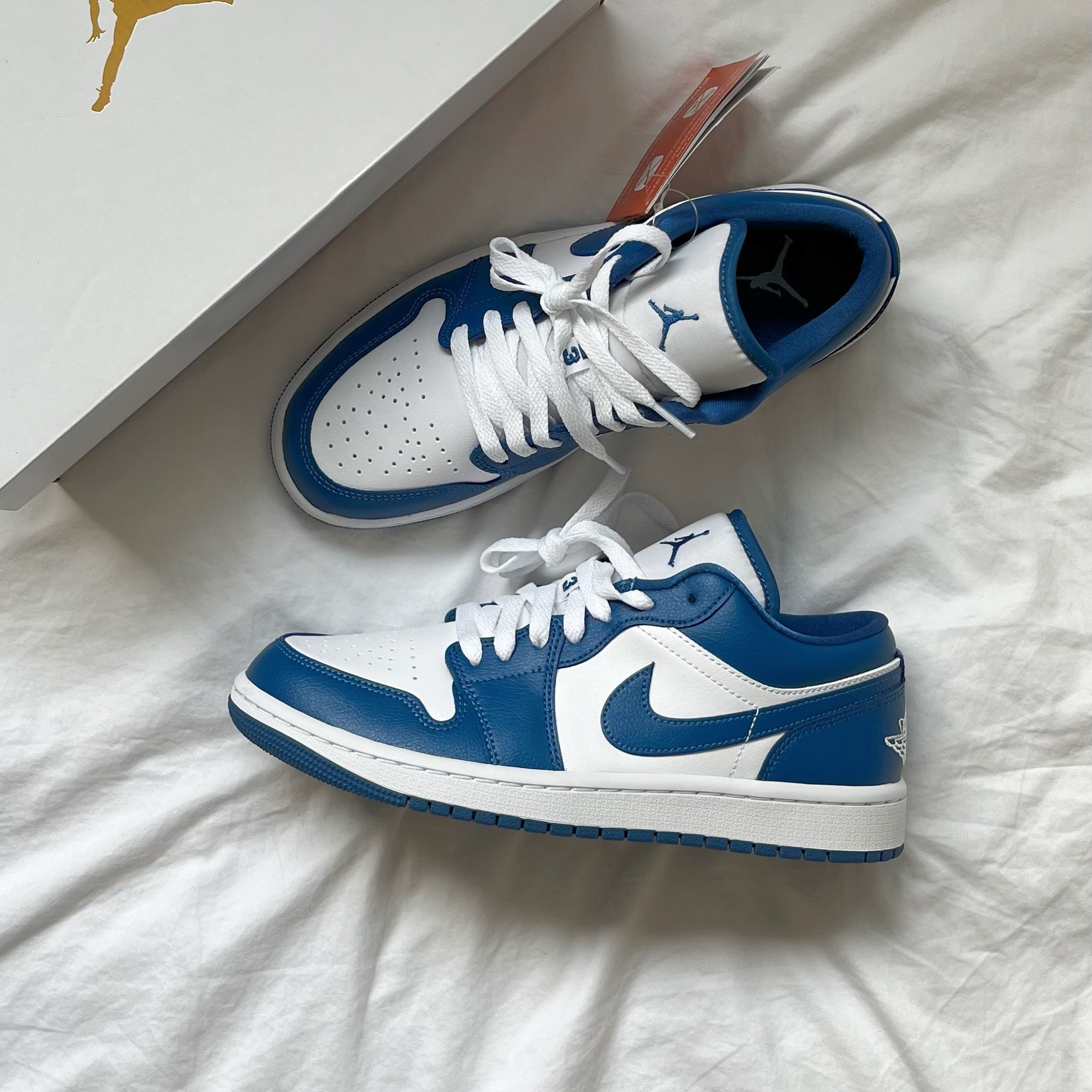 (W) Jordan 1 Low White Dark Marina Blue 착용 스타일 - 1