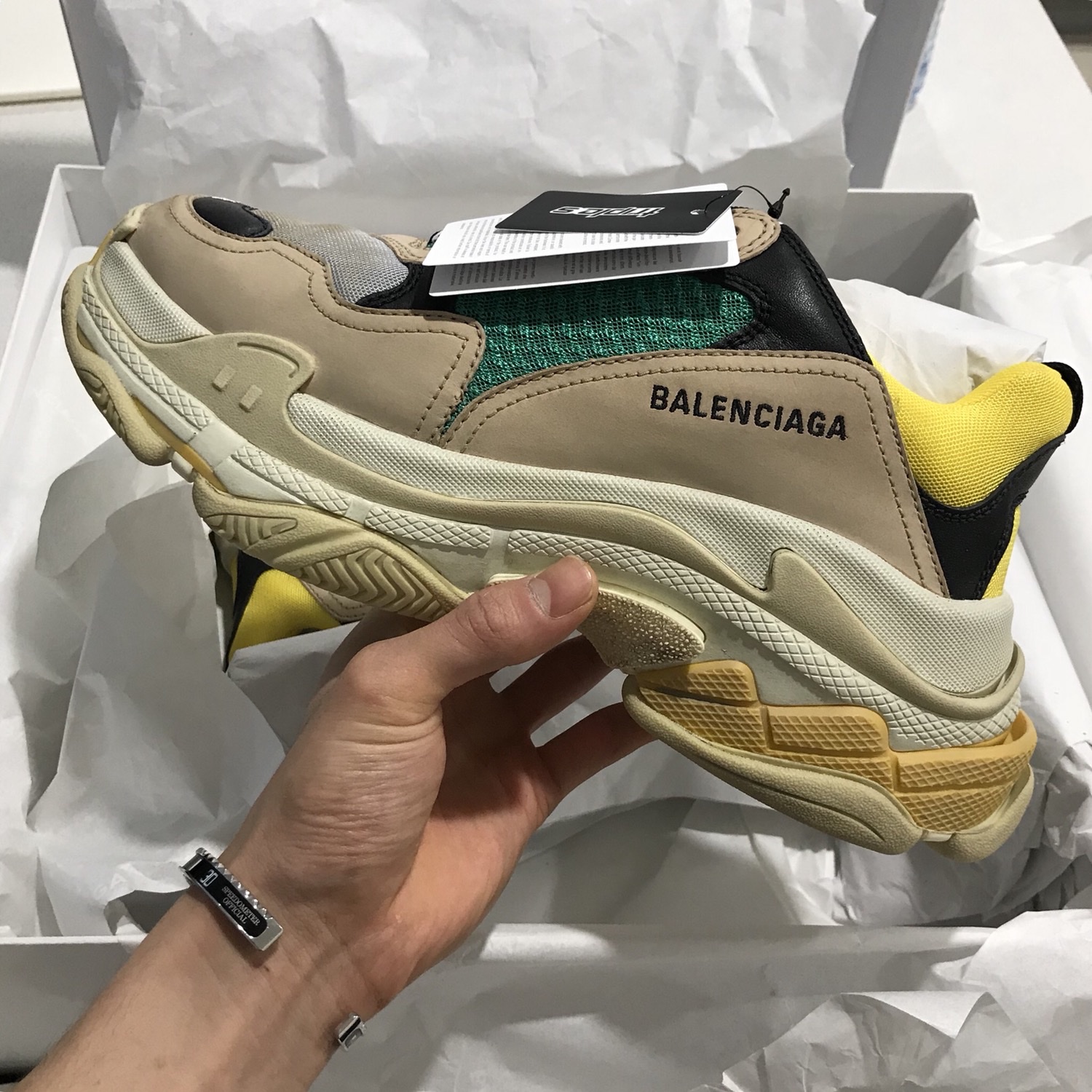 Balenciaga Triple S Yellow Green 착용 스타일