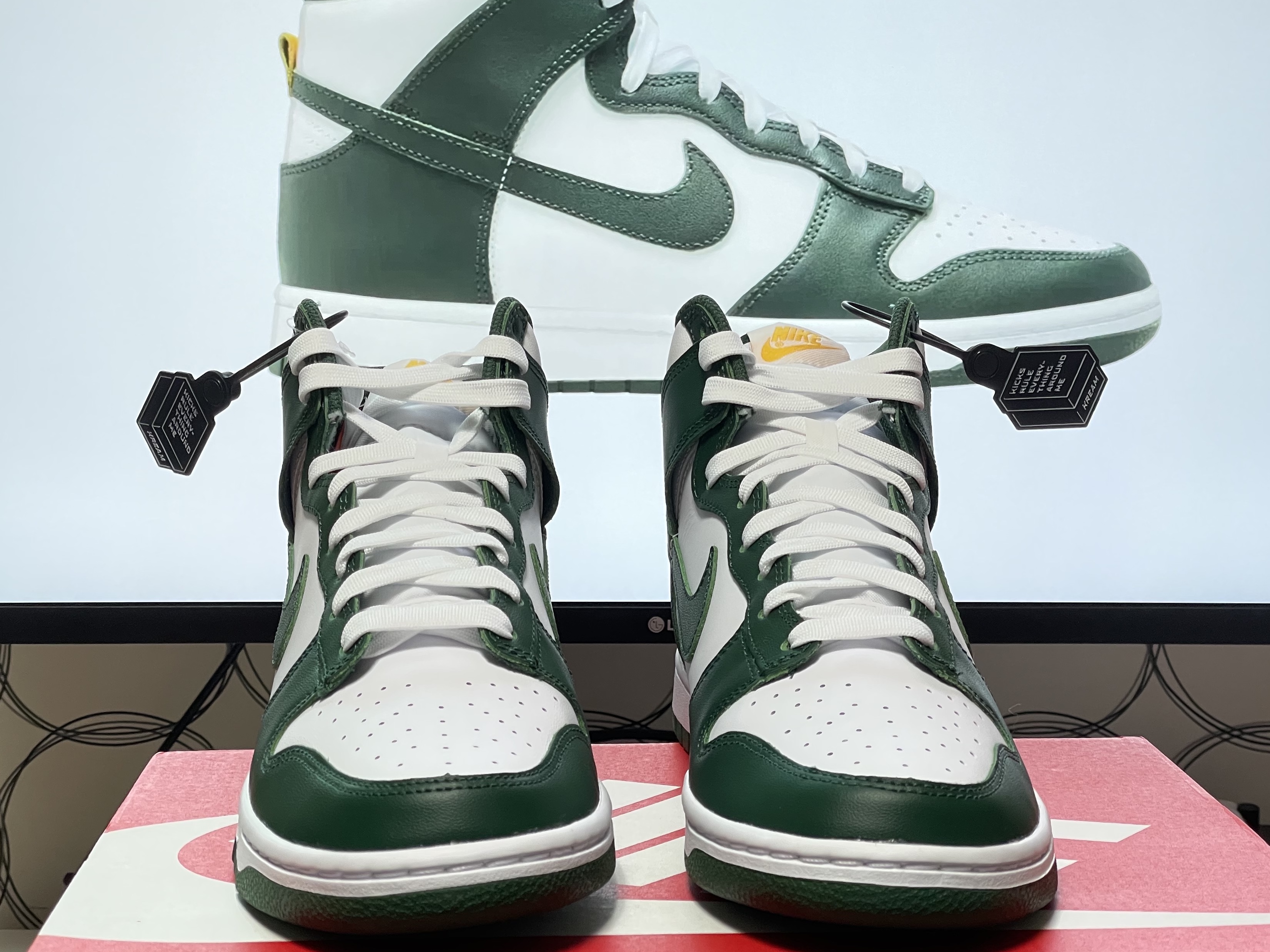 Nike Dunk High Retro Noble Green 착용 스타일 - 2