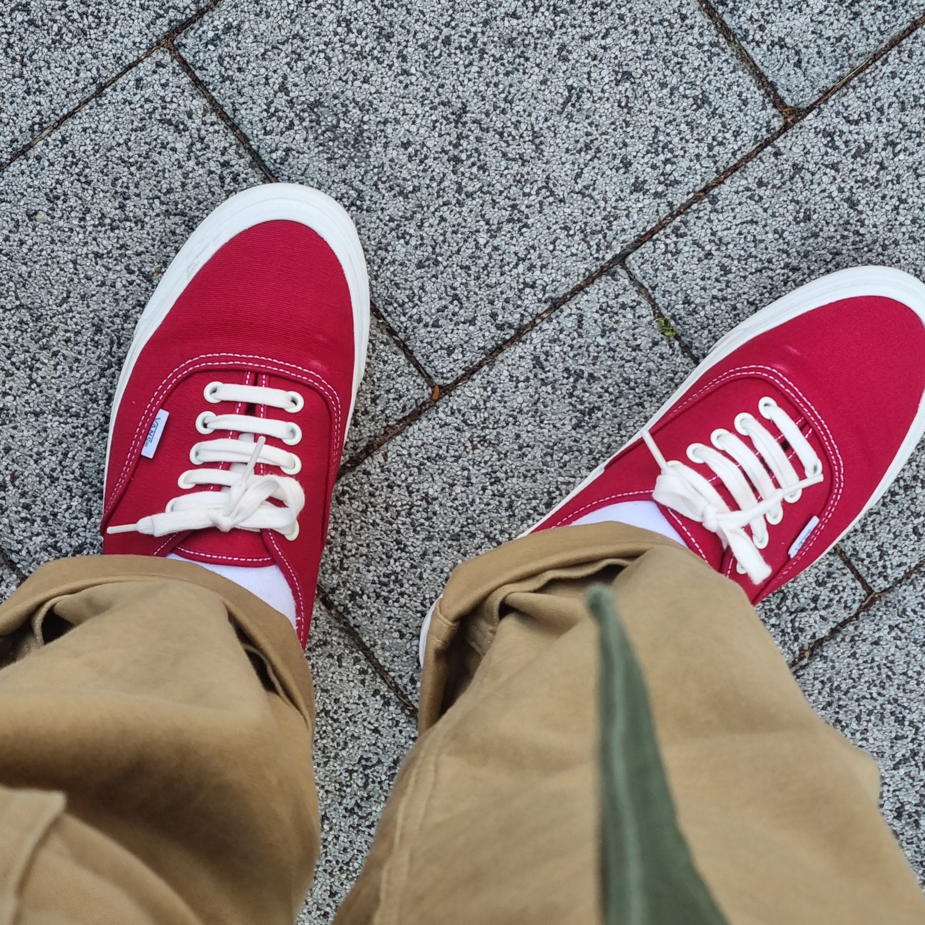 Vans Vault OG Authentic LX Chili Pepper Red 착용 스타일 - 2