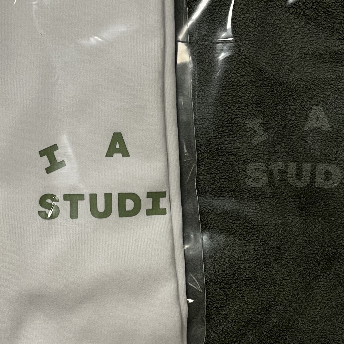 IAB Studio T-Shirt White Light Green, IAB Studio Towel T-Shirt Deep Green 착용 스타일
