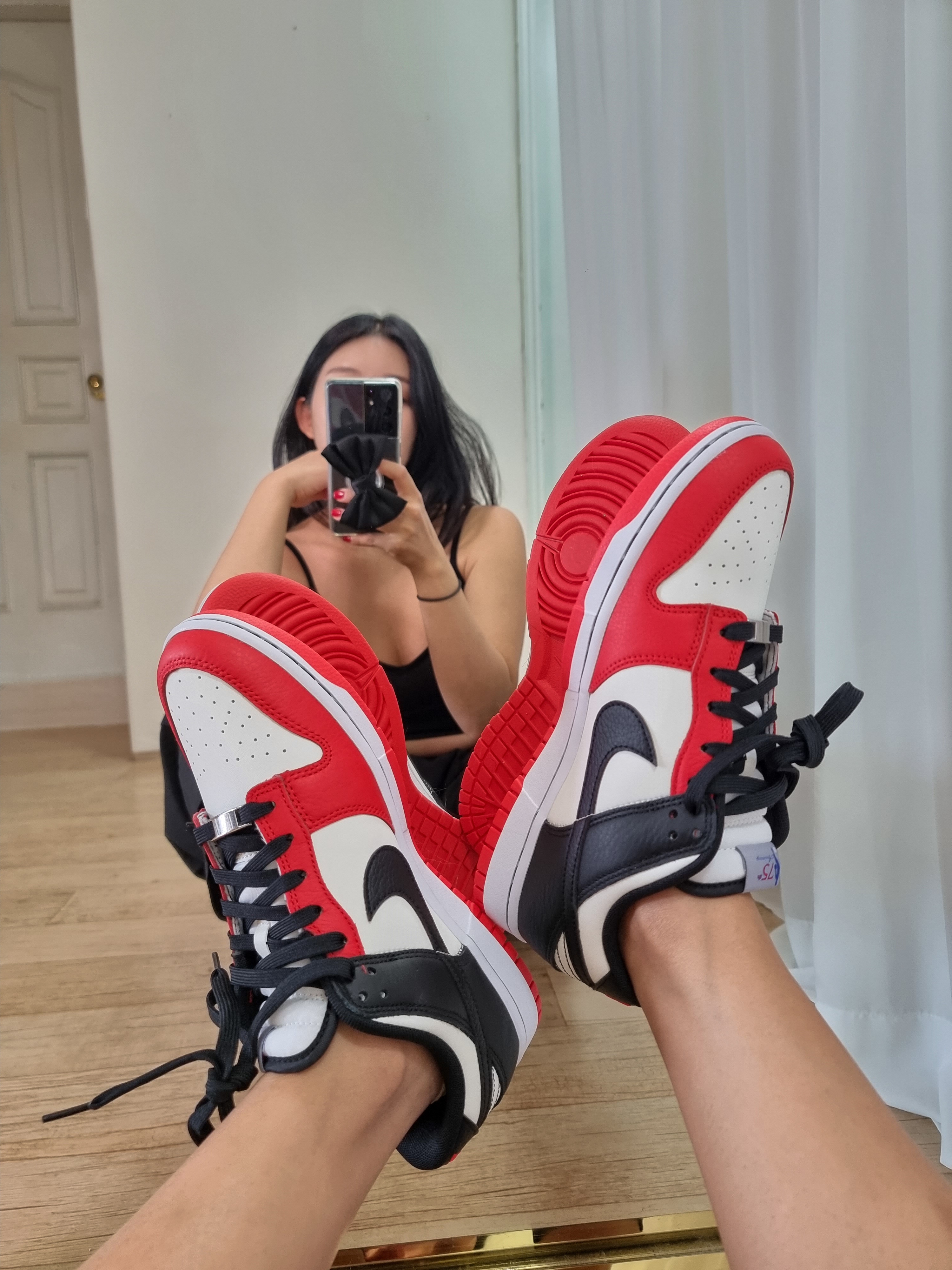 Nike x NBA Dunk Low Retro EMB Black and Chile Red, (GS) Nike x NBA Dunk Low Black and Chile Red 착용 스타일 - 1