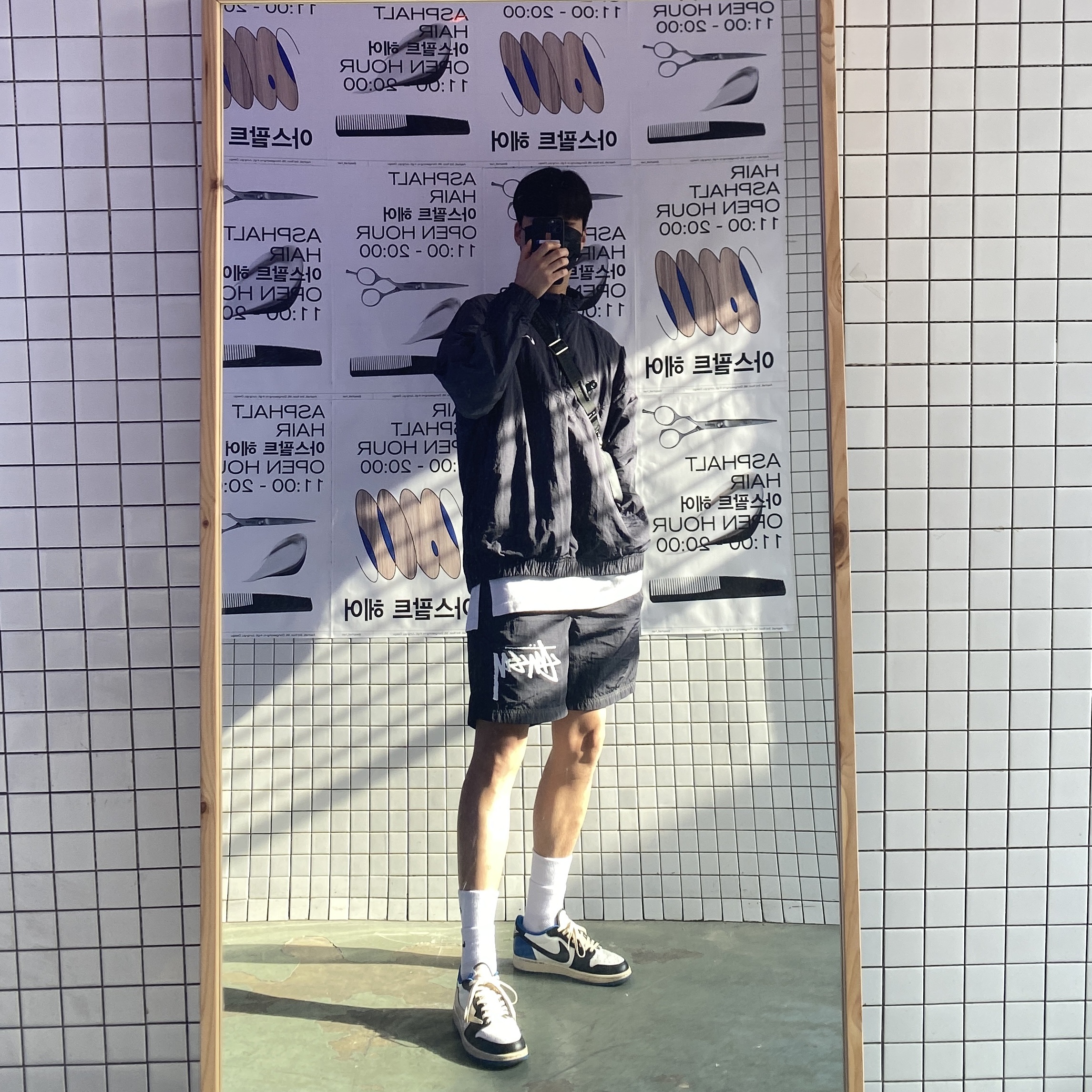 Jordan 1 x Travis Scott x Fragment Retro Low OG SP Military Blue, Nike x Stussy Windrunner Jacket Off Noir 착용 스타일