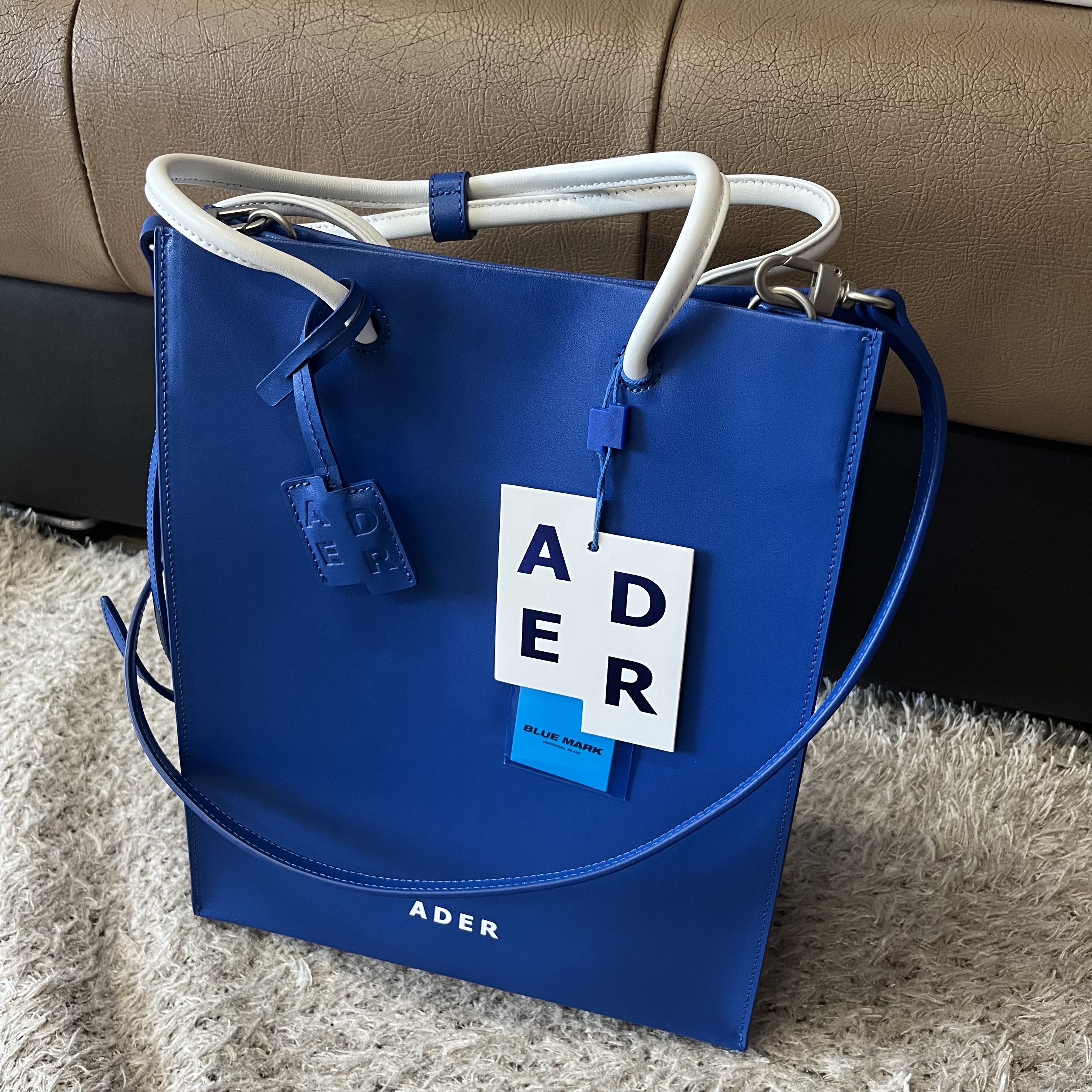 Ader Error Shopper Bag Blue 착용 스타일