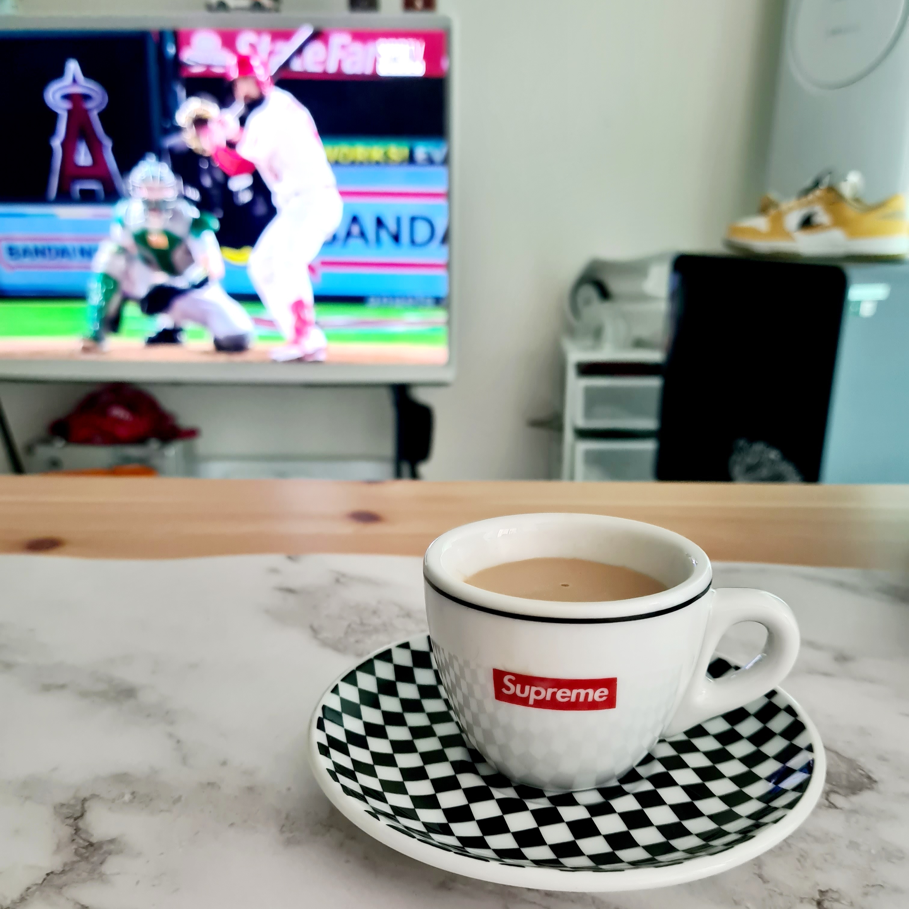 Supreme x IPA Porcellane Aosta Espresso Set Black (Set of 2) 착용 스타일