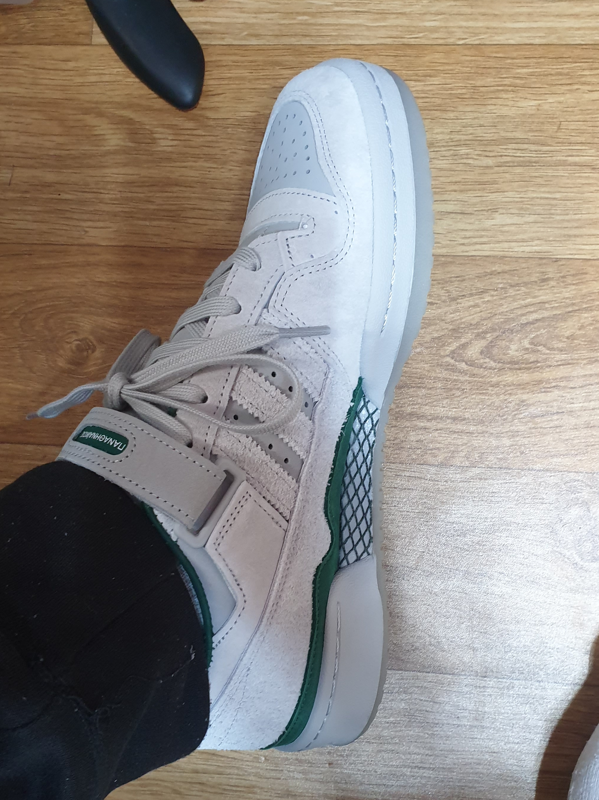Adidas x BSTN Forum 84 Low Panathinaikos 착용 스타일 - 3