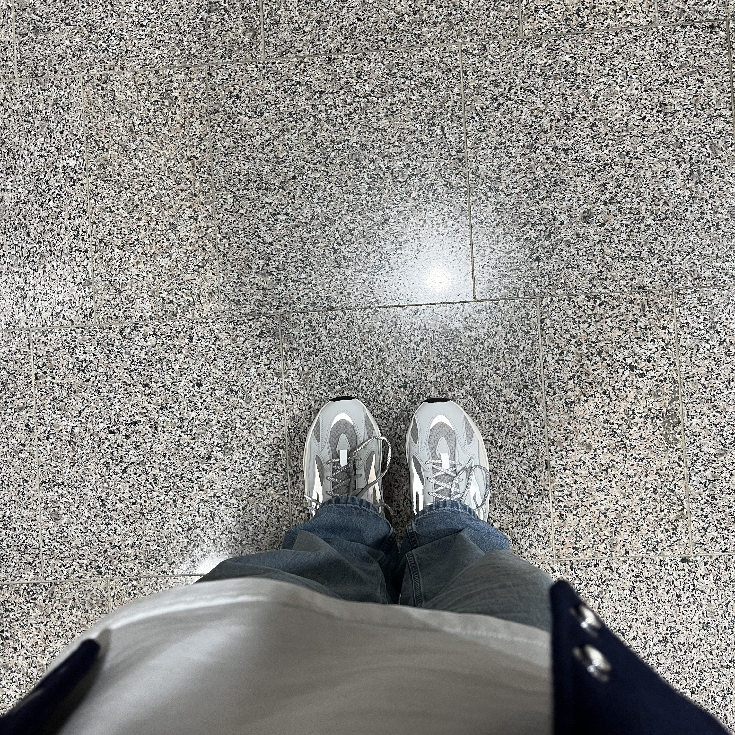 Adidas Yeezy Boost 700 V2 Static 2022 착용 스타일