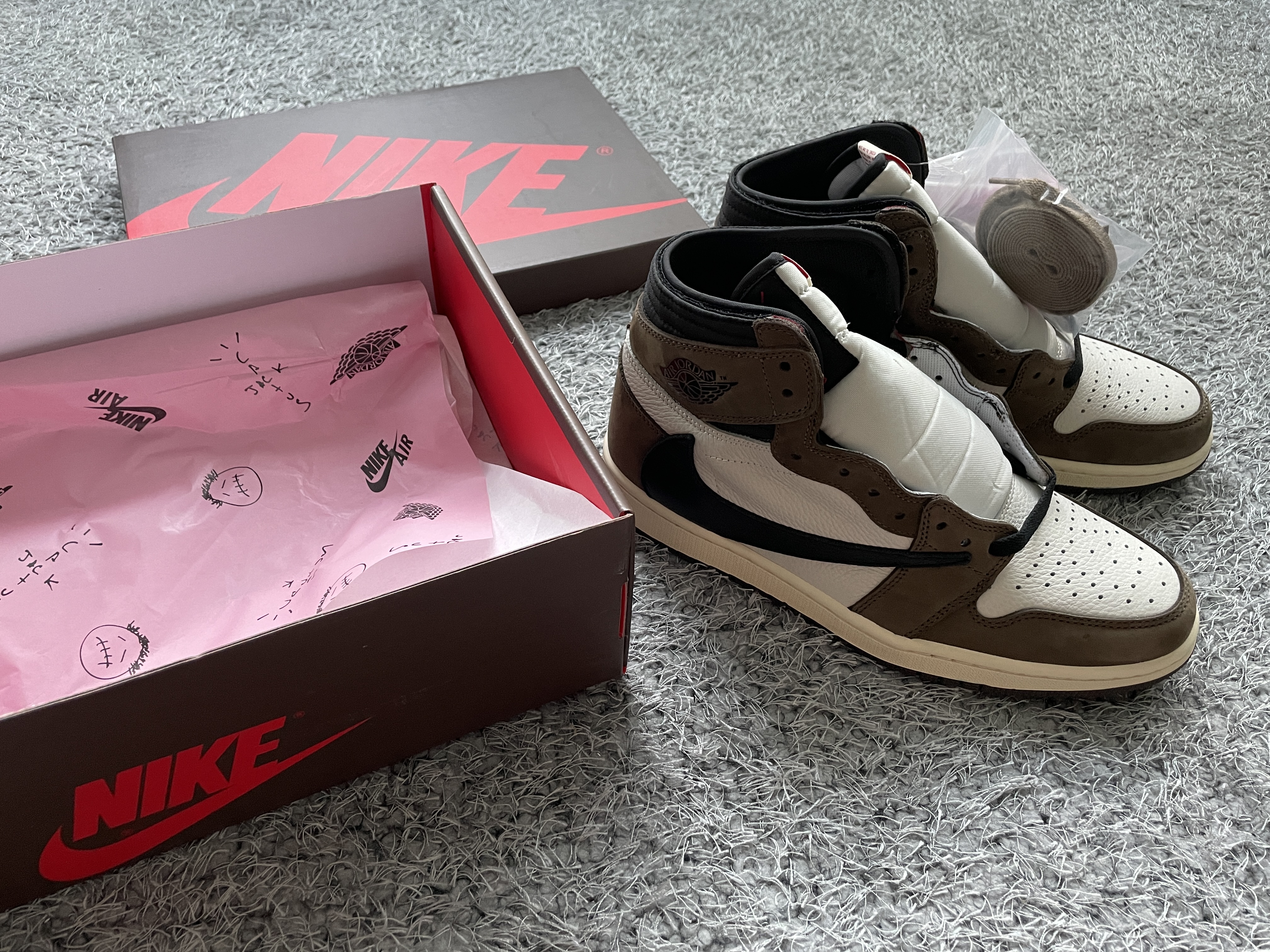 Jordan 1 x Travis Scott Retro High OG SP Mocha 착용 스타일
