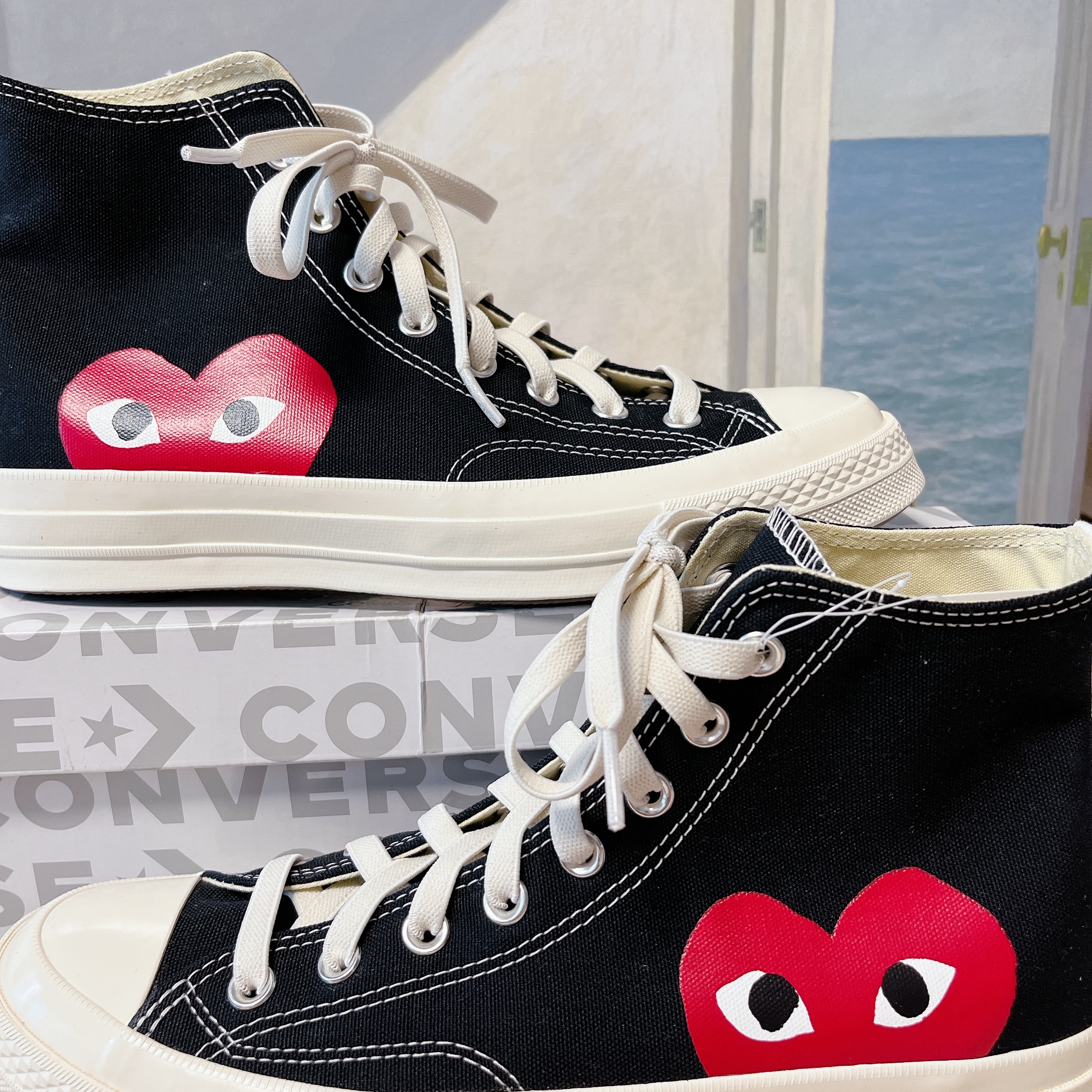 Converse x Play Comme des Garcons Chuck 70 Hi Black 착용 스타일 - 2