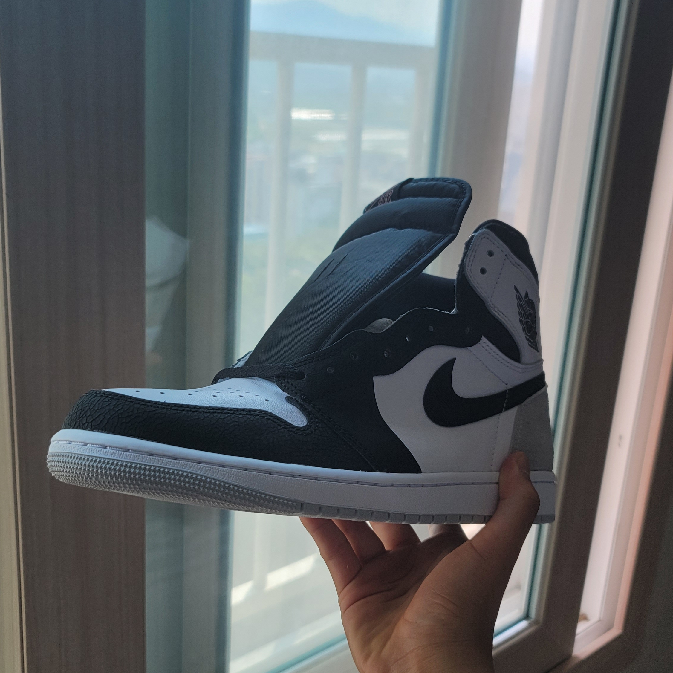 Jordan 1 Retro High OG Bleached Coral 착용 스타일 - 1