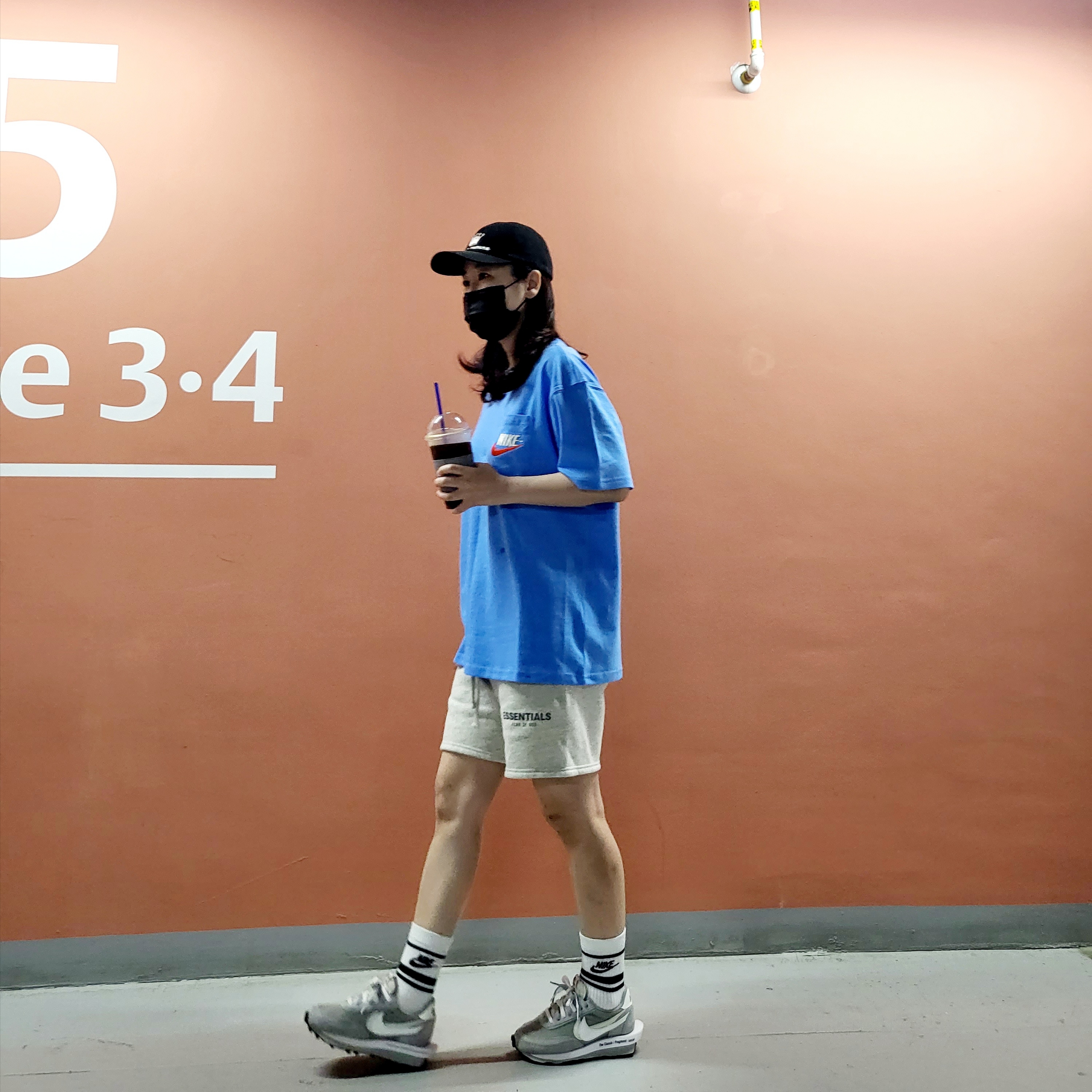 Stussy 93 Slick Crown Low Pro Cap Black, Essentials Sweatshorts Oatmeal - 21SS 착용 스타일 - 2