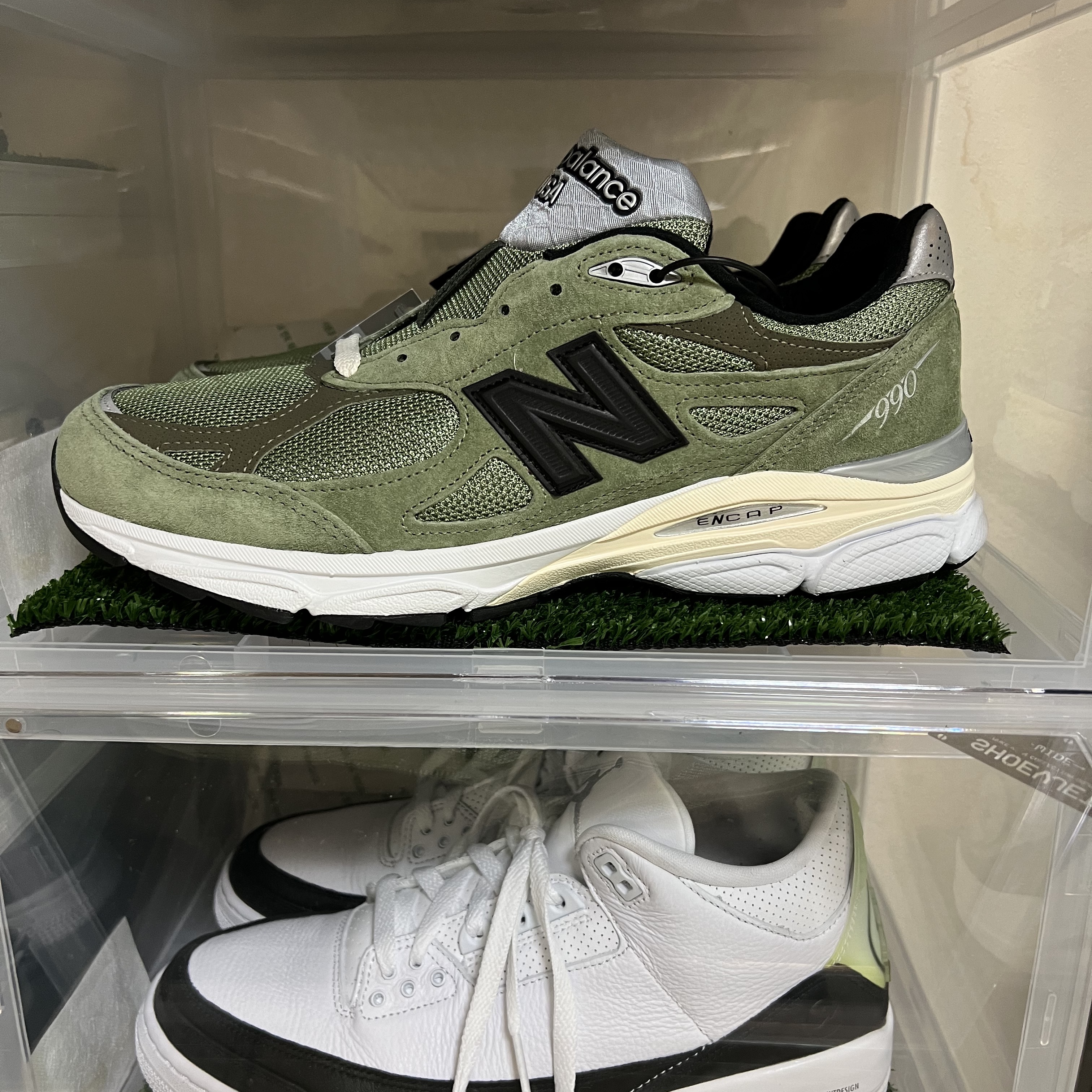 New Balance x JJJJound 990v3 Olive, Jordan 3 x Fragment Retro SP White Black 착용 스타일