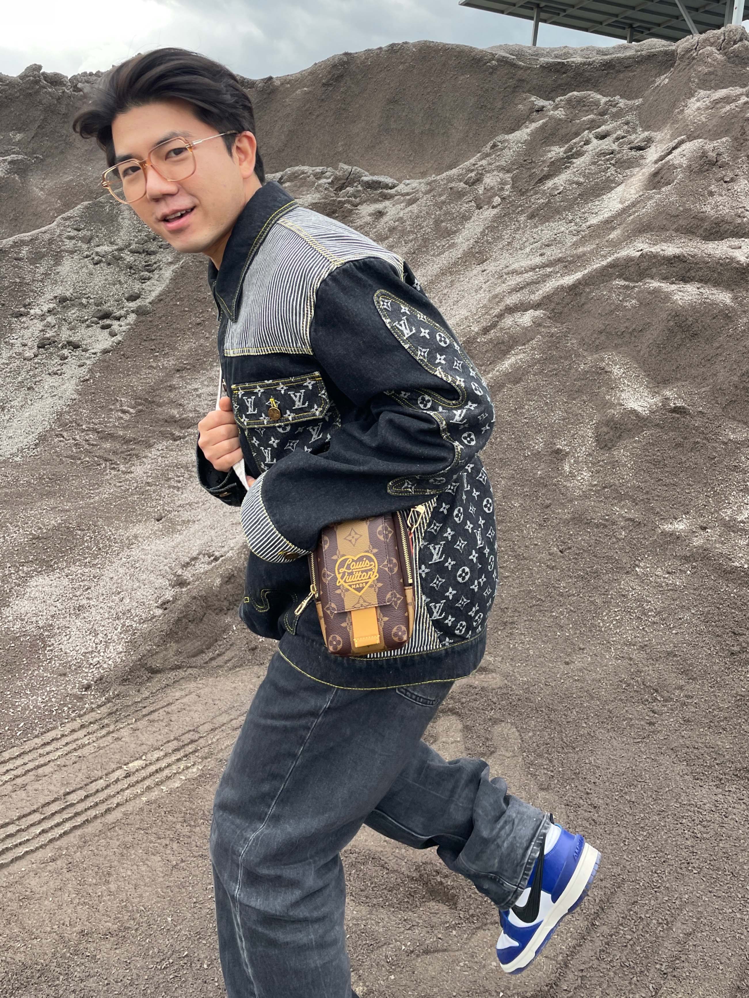 Nike x Ambush Dunk High Deep Royal Blue, Louis Vuitton x Nigo Crazy Denim Workwear Jacket Black 착용 스타일 - 2