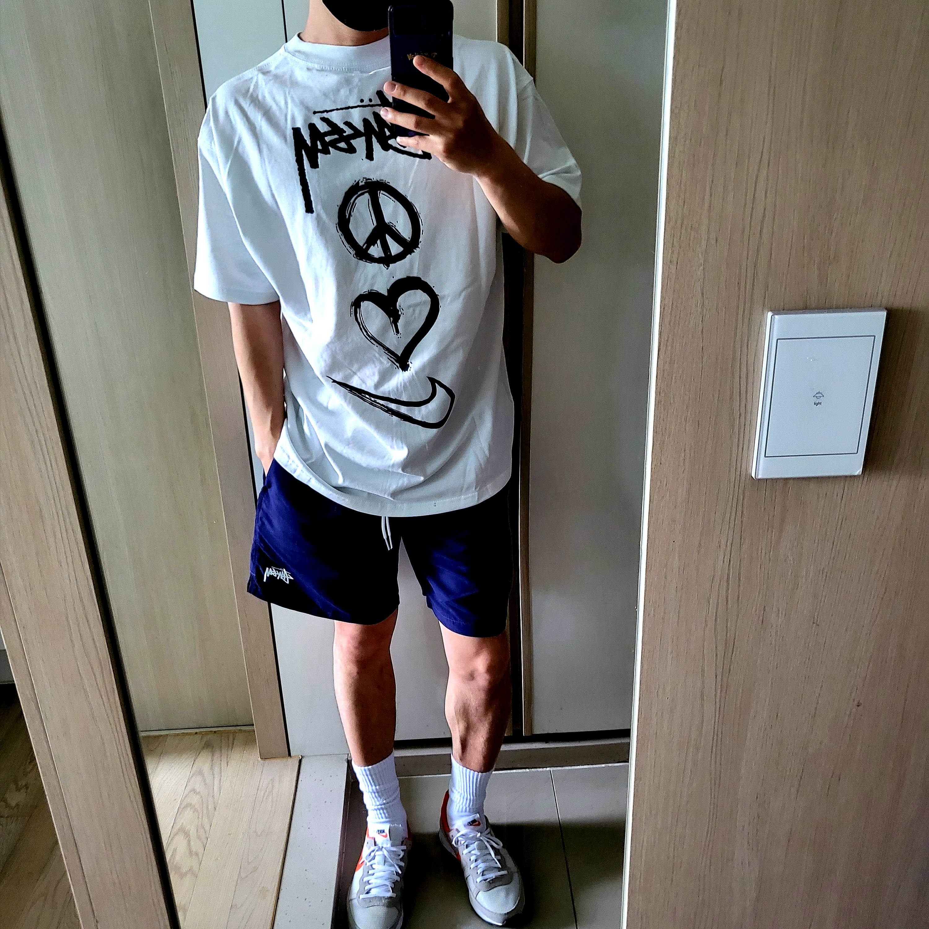 Nike x Stussy NRG RA T-Shirt Summit White (DM4942-121), Stussy Stock Water Shorts Navy 착용 스타일 - 3