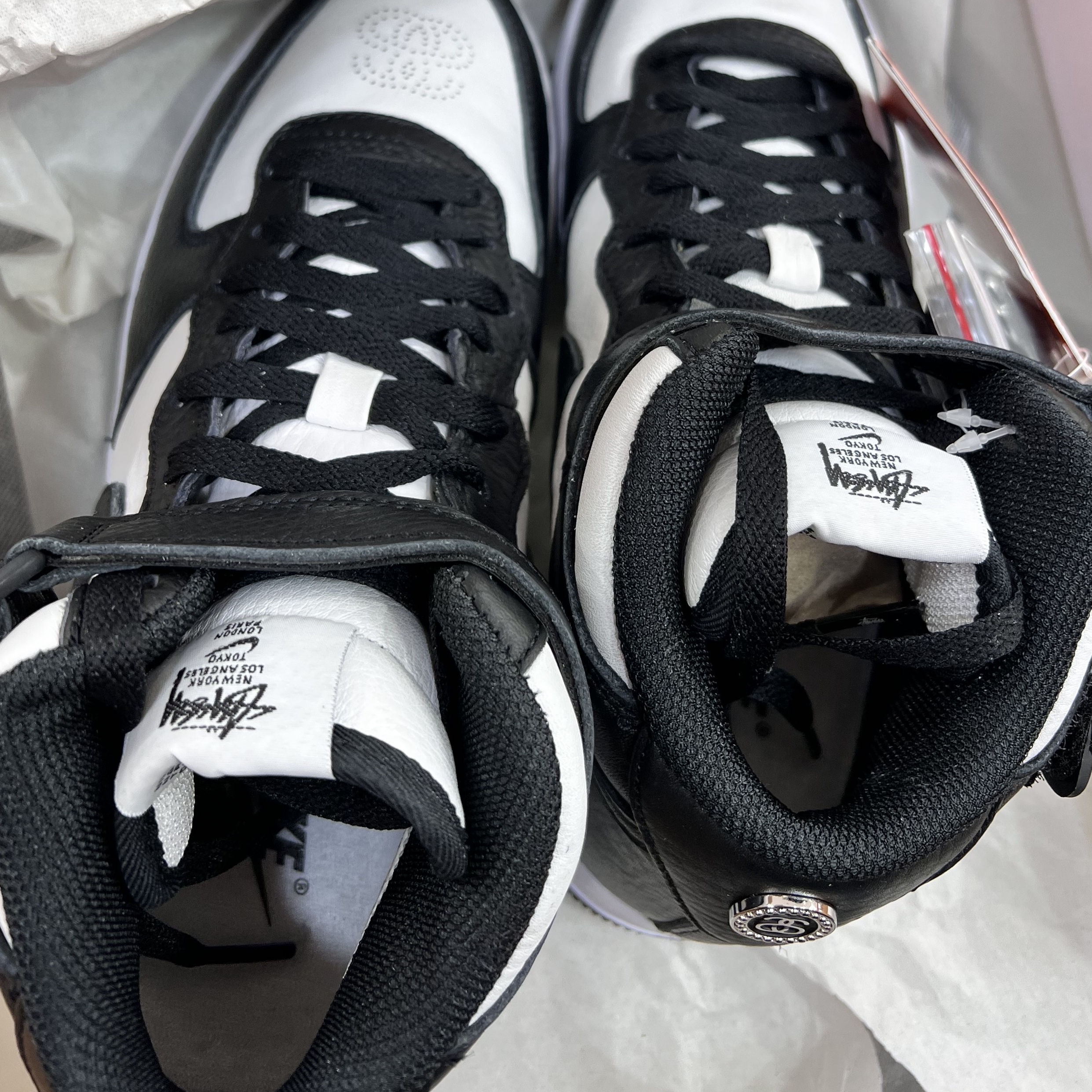 Nike x Stussy Air Force 1 '07 Mid SP Black and Light Bone 착용 스타일 - 4